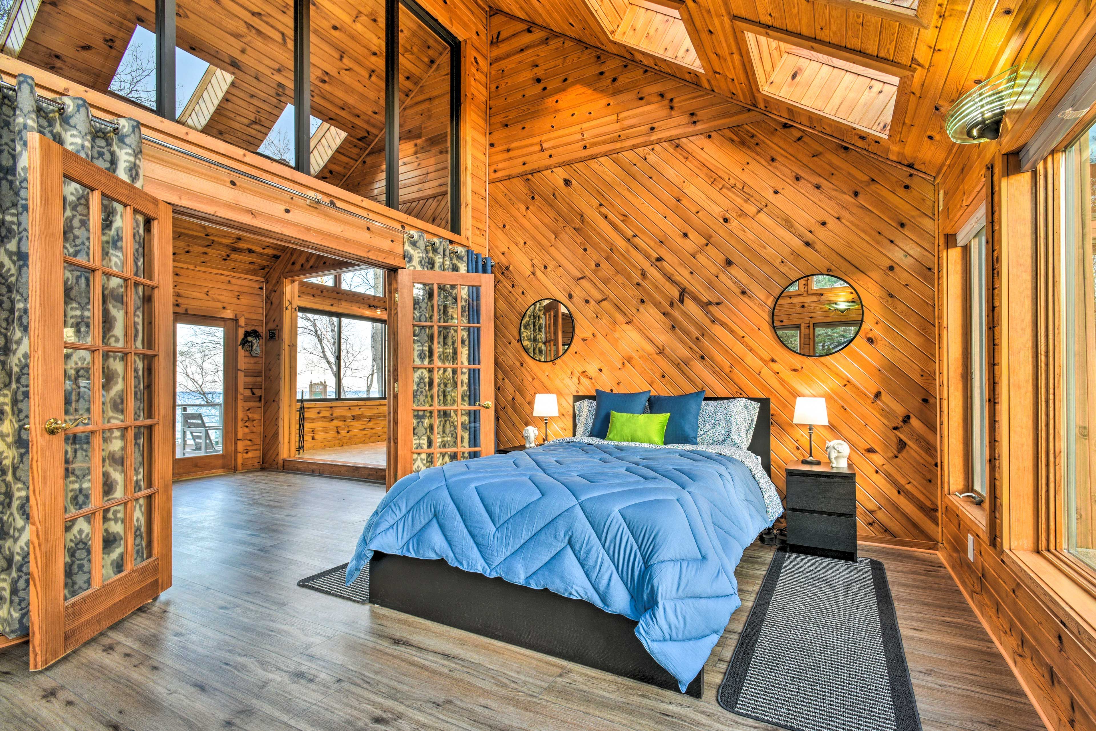 Bedroom 1 | Queen Bed | Futon