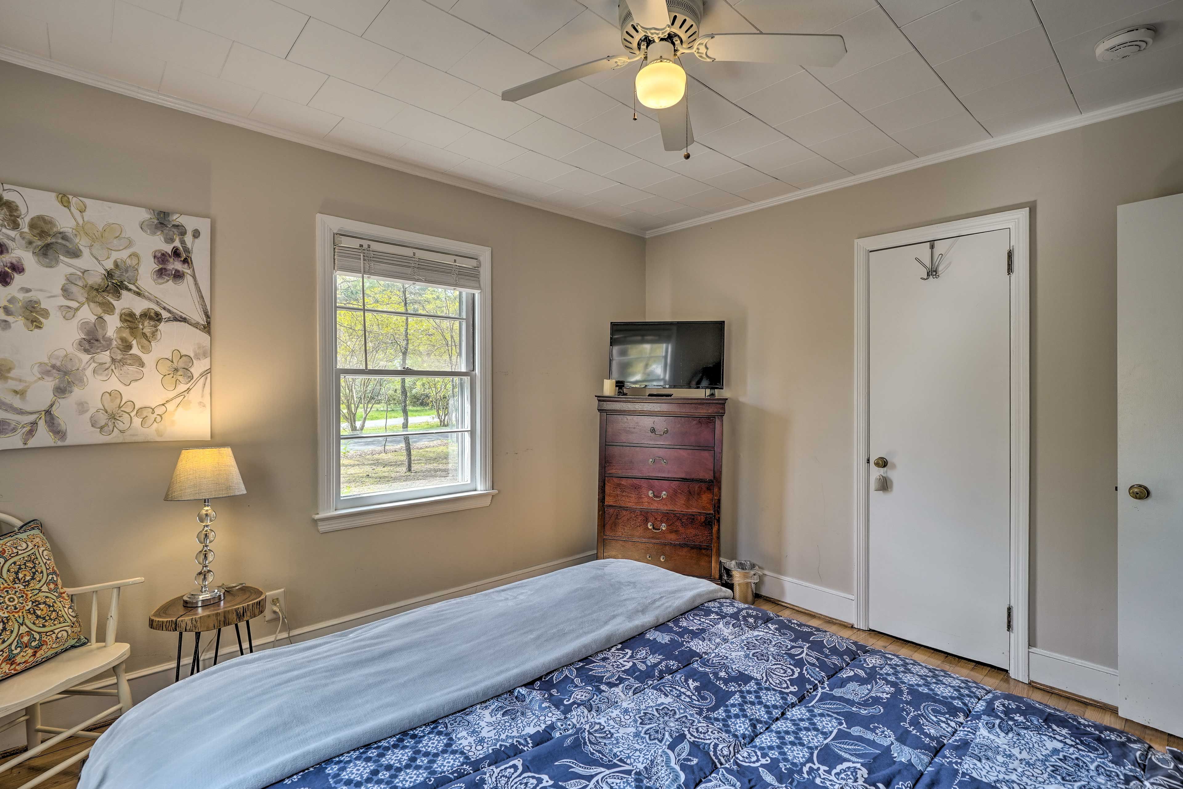 Bedroom 2 | Smart TV