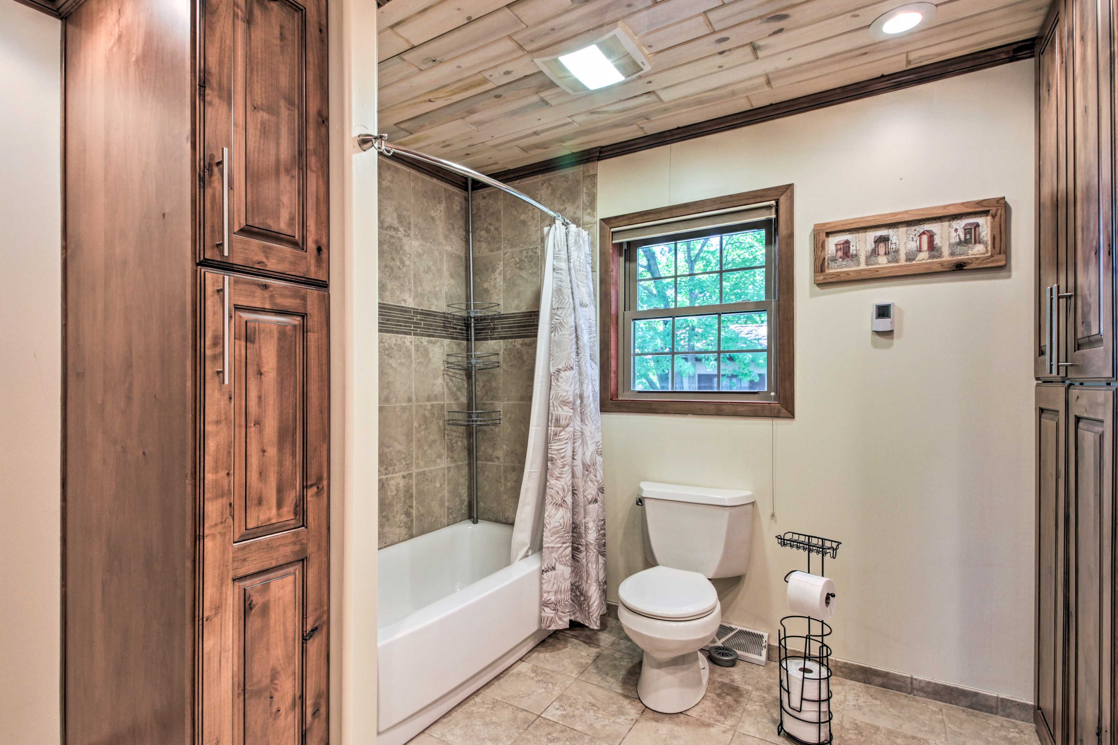 Bathroom | 1st Floor