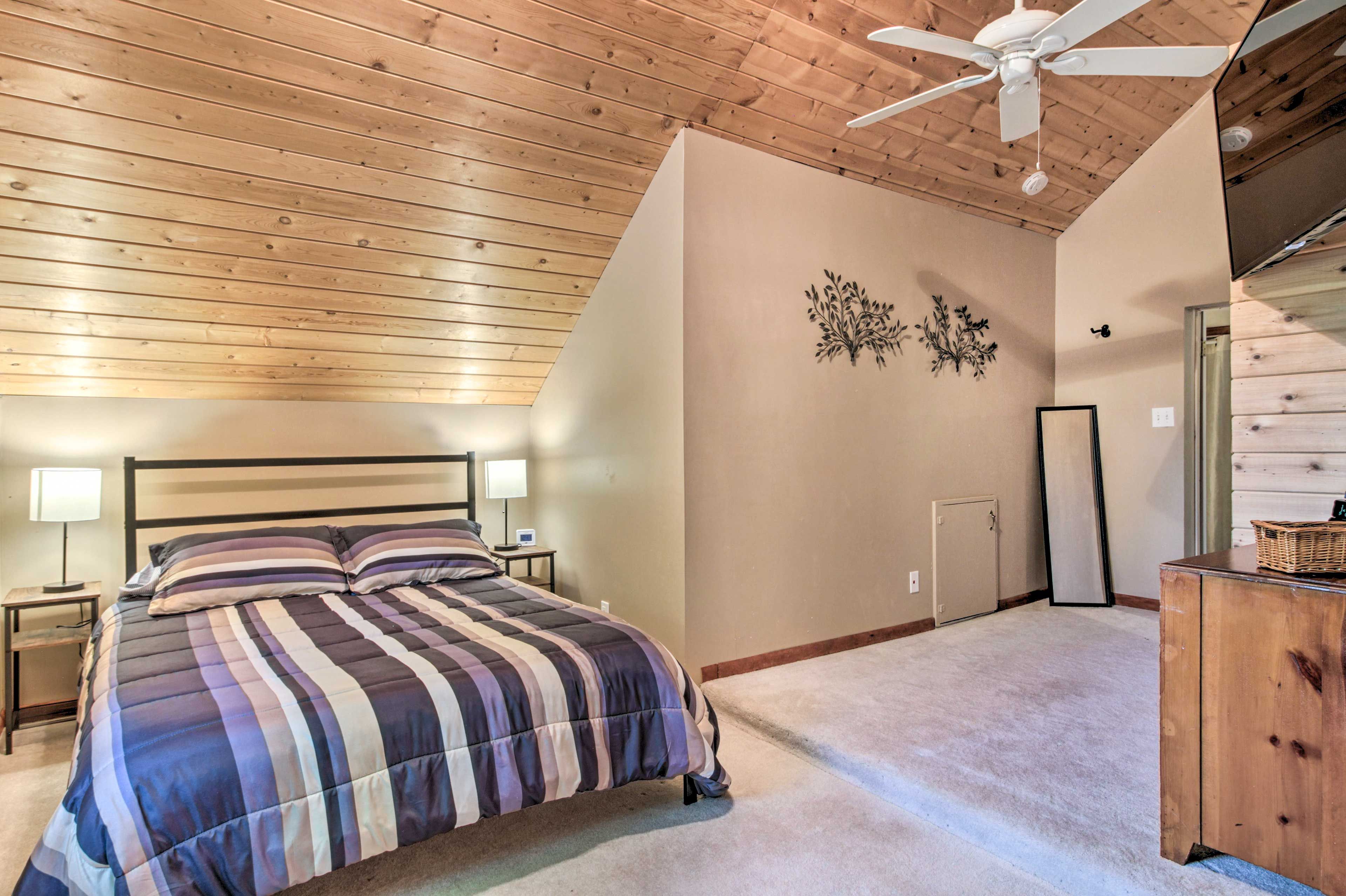 Bedroom 3 | Queen Bed | 2nd Floor | Smart TV