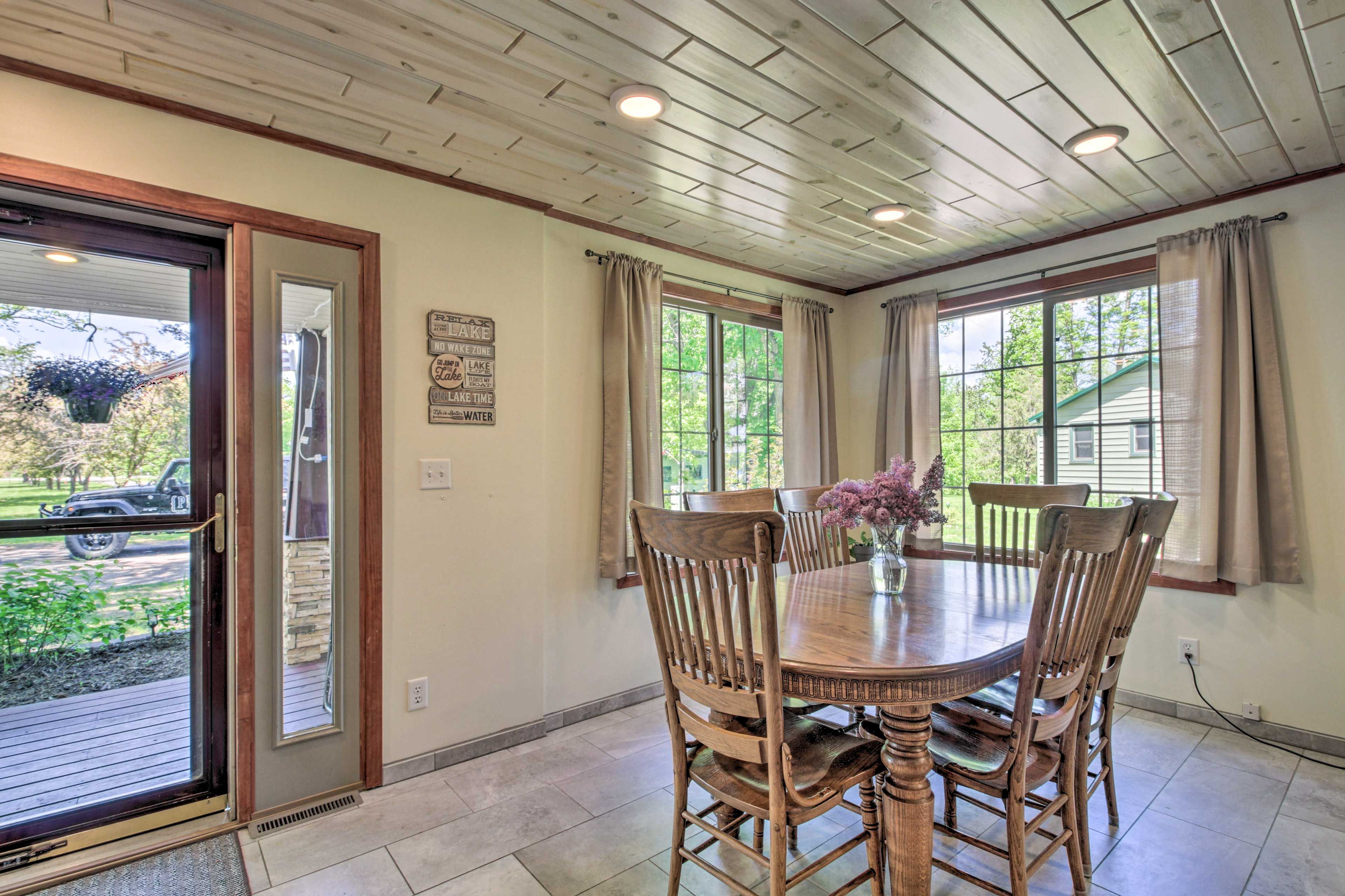 Dining Area | Dishware & Flatware