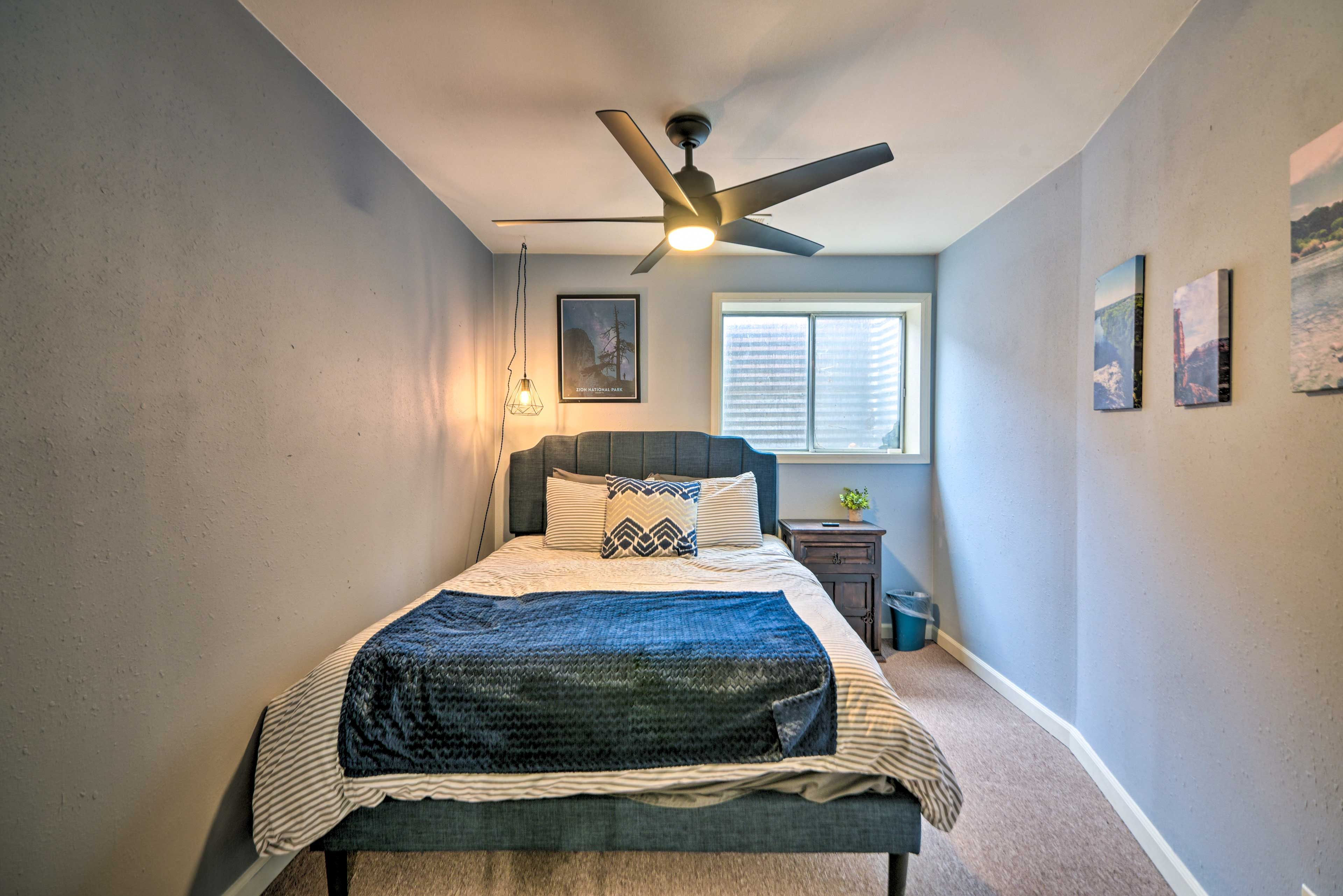 Bedroom 1 | Queen Bed