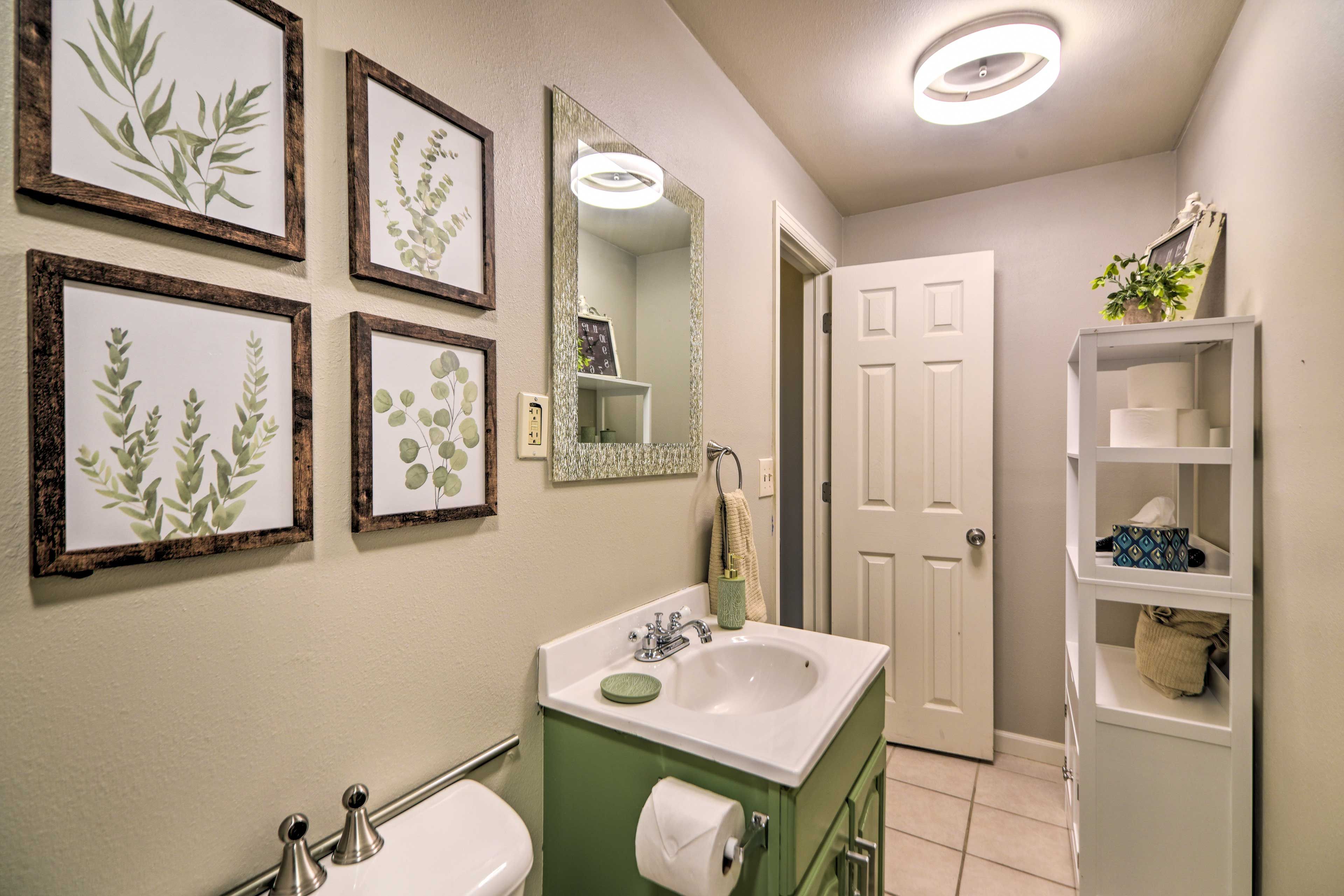 Full Bathroom | Hair Dryer