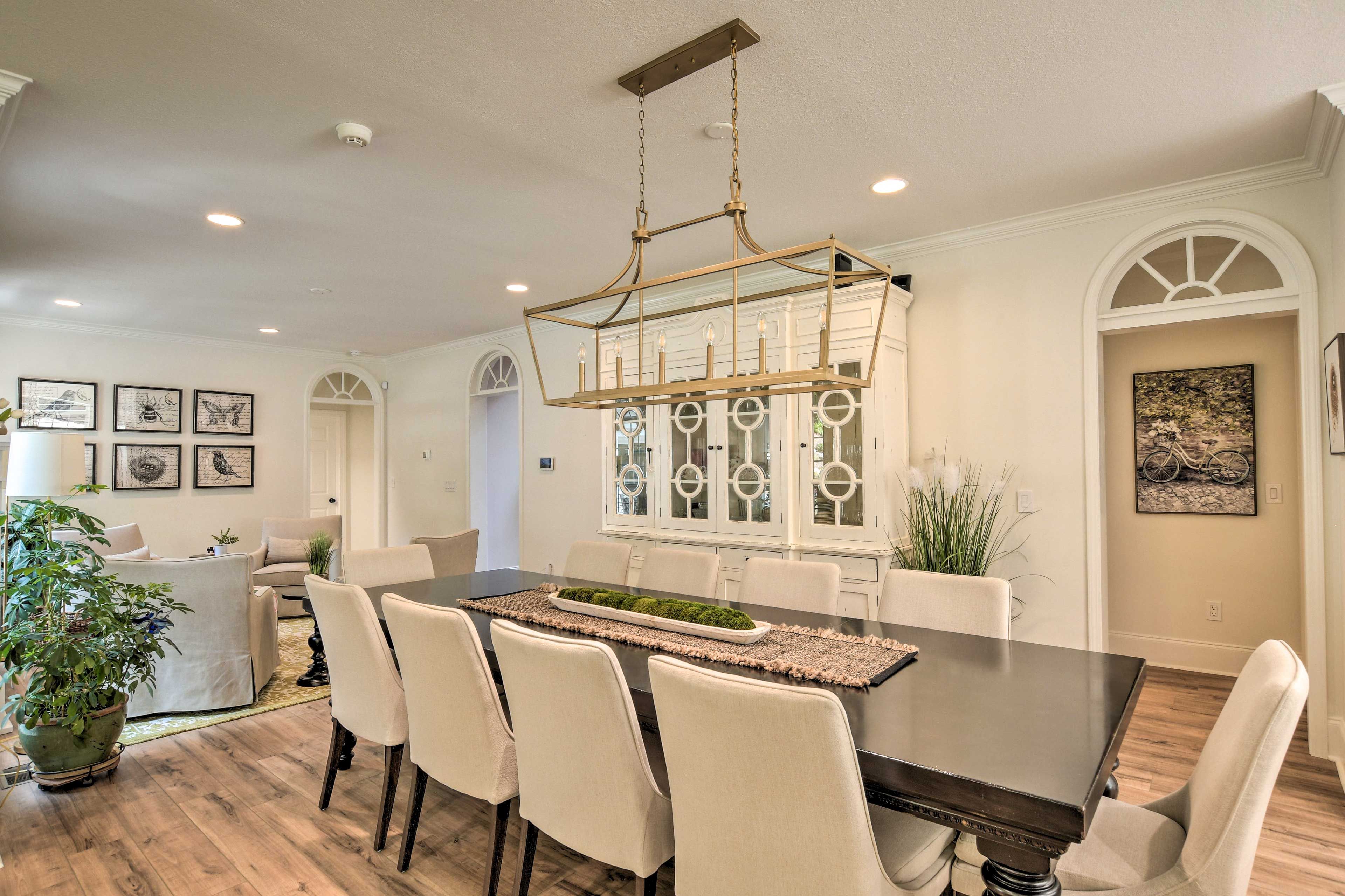 Dining Room | Dishware/Flatware Provided