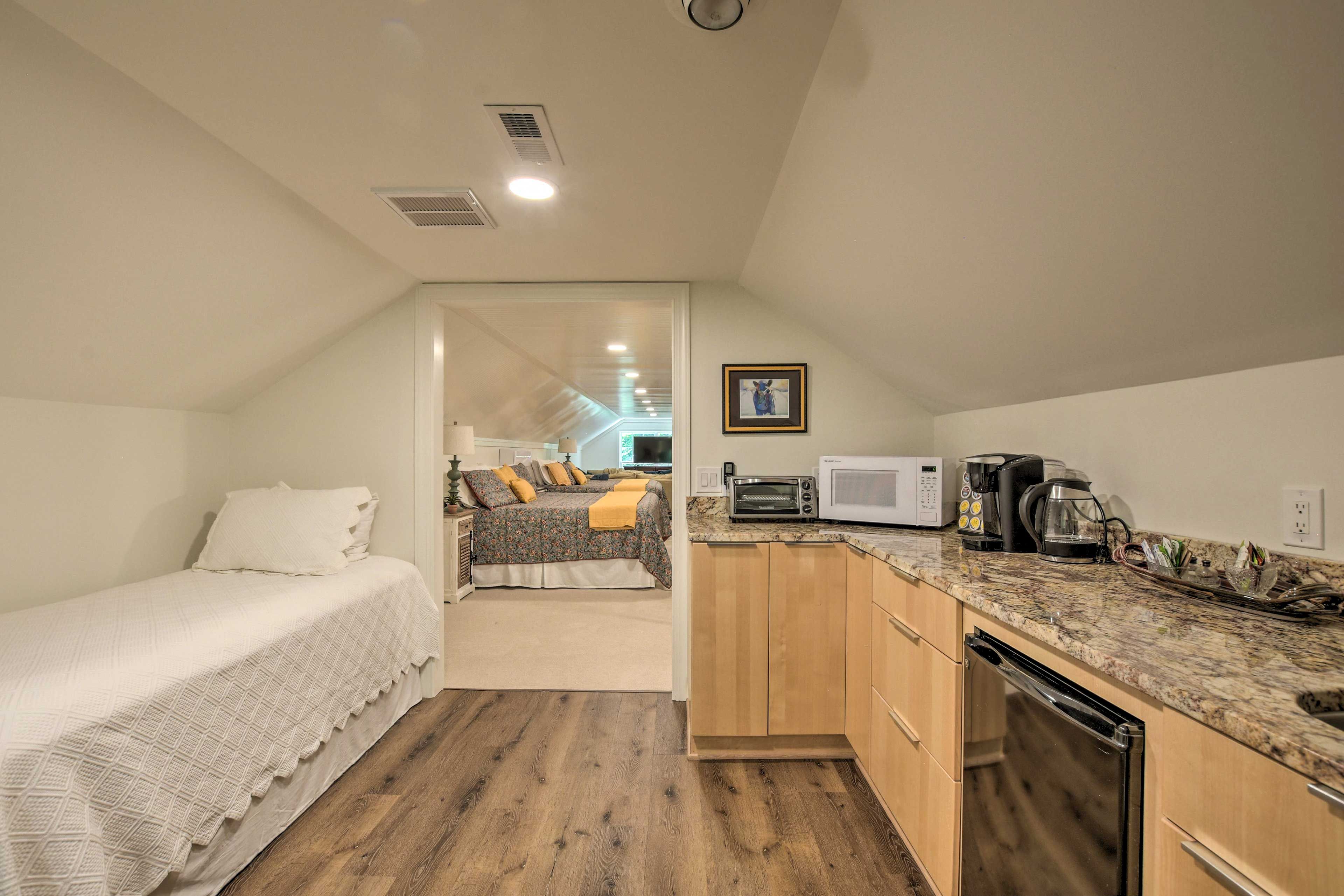Kitchenette | Toaster Oven | Microwave | Coffee Maker | Mini Fridge