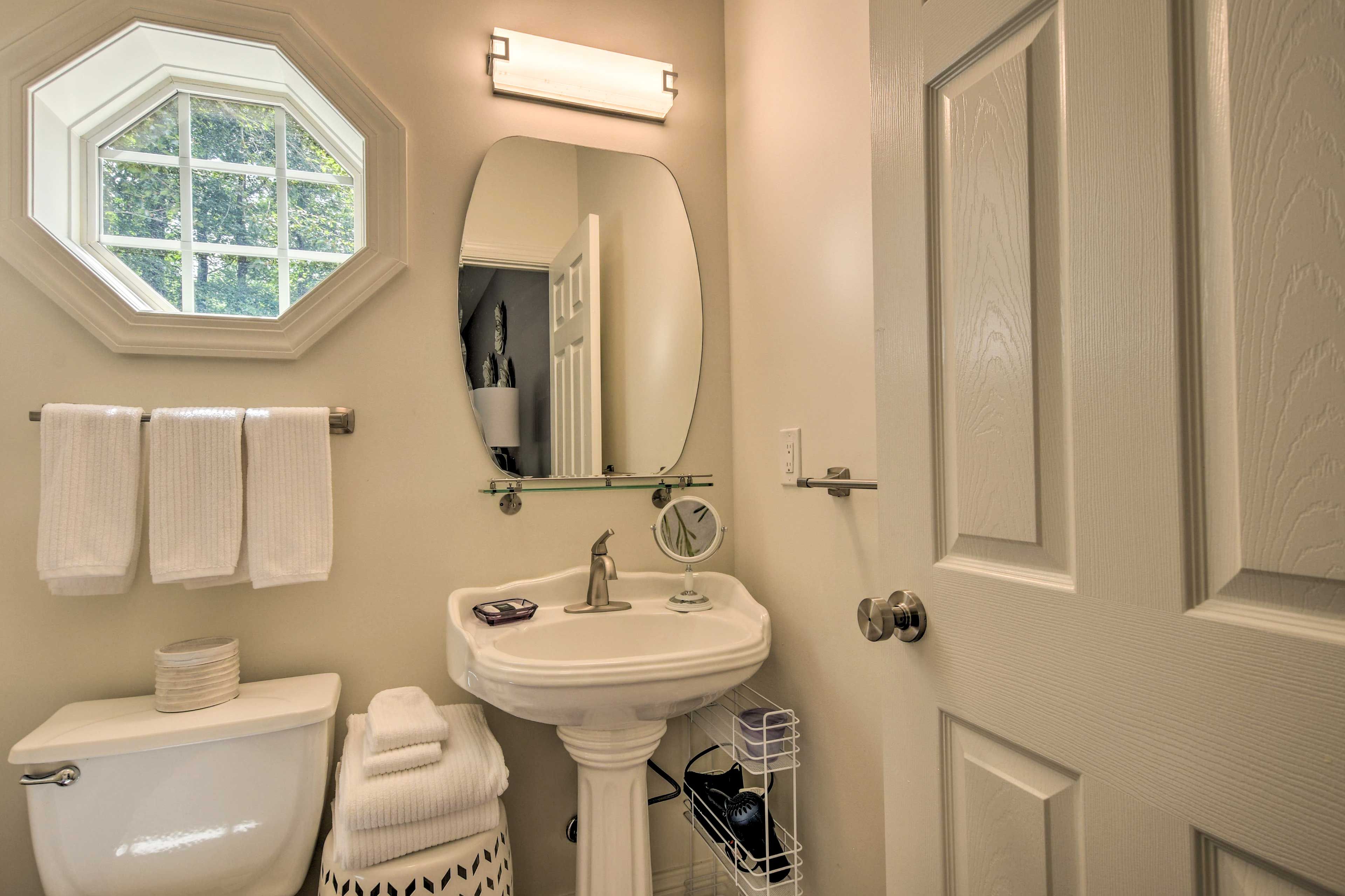 En-Suite Bathroom | Towels Provided | Complimentary Toiletries