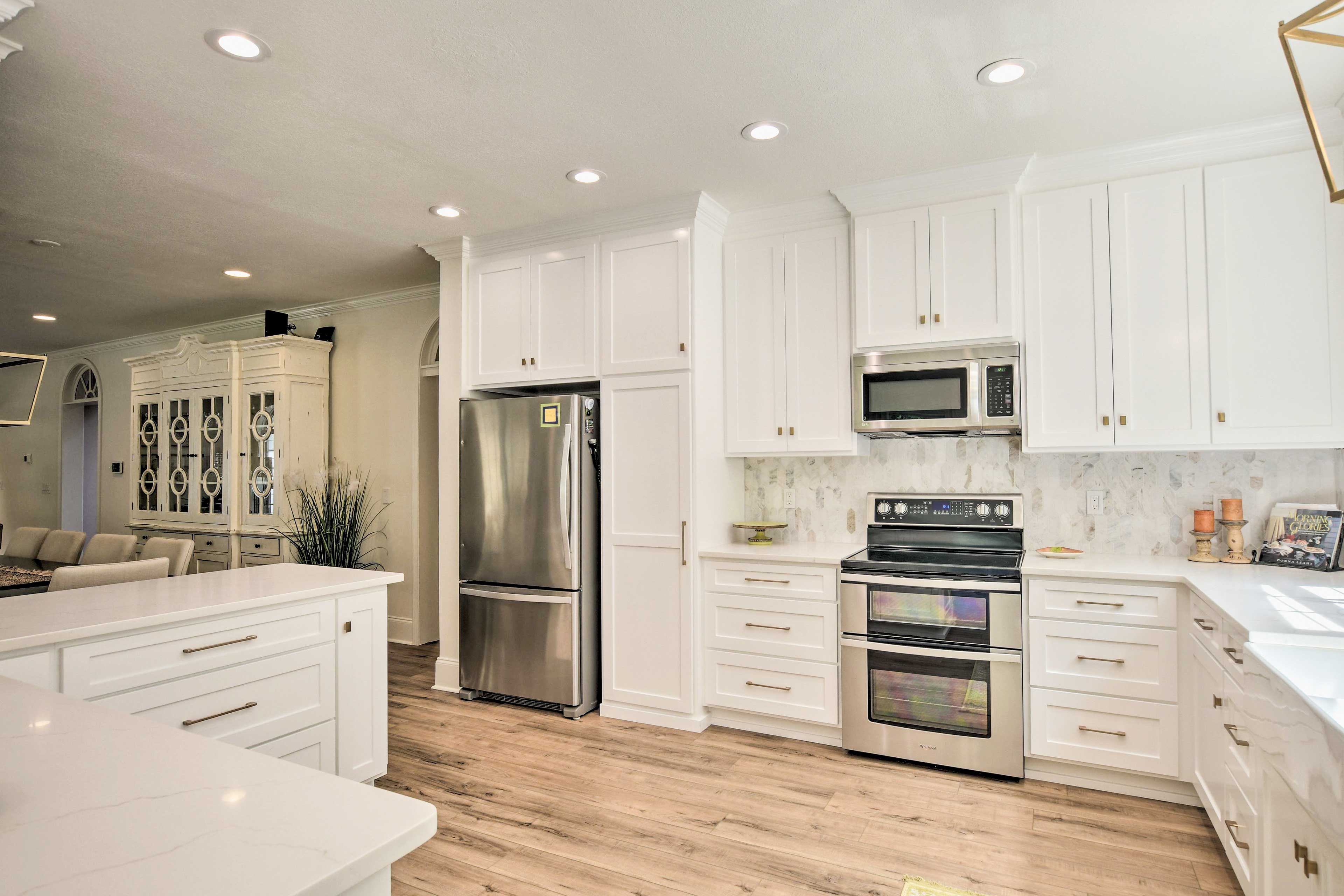 Kitchen | Paper Towels/Trash Bags Provided