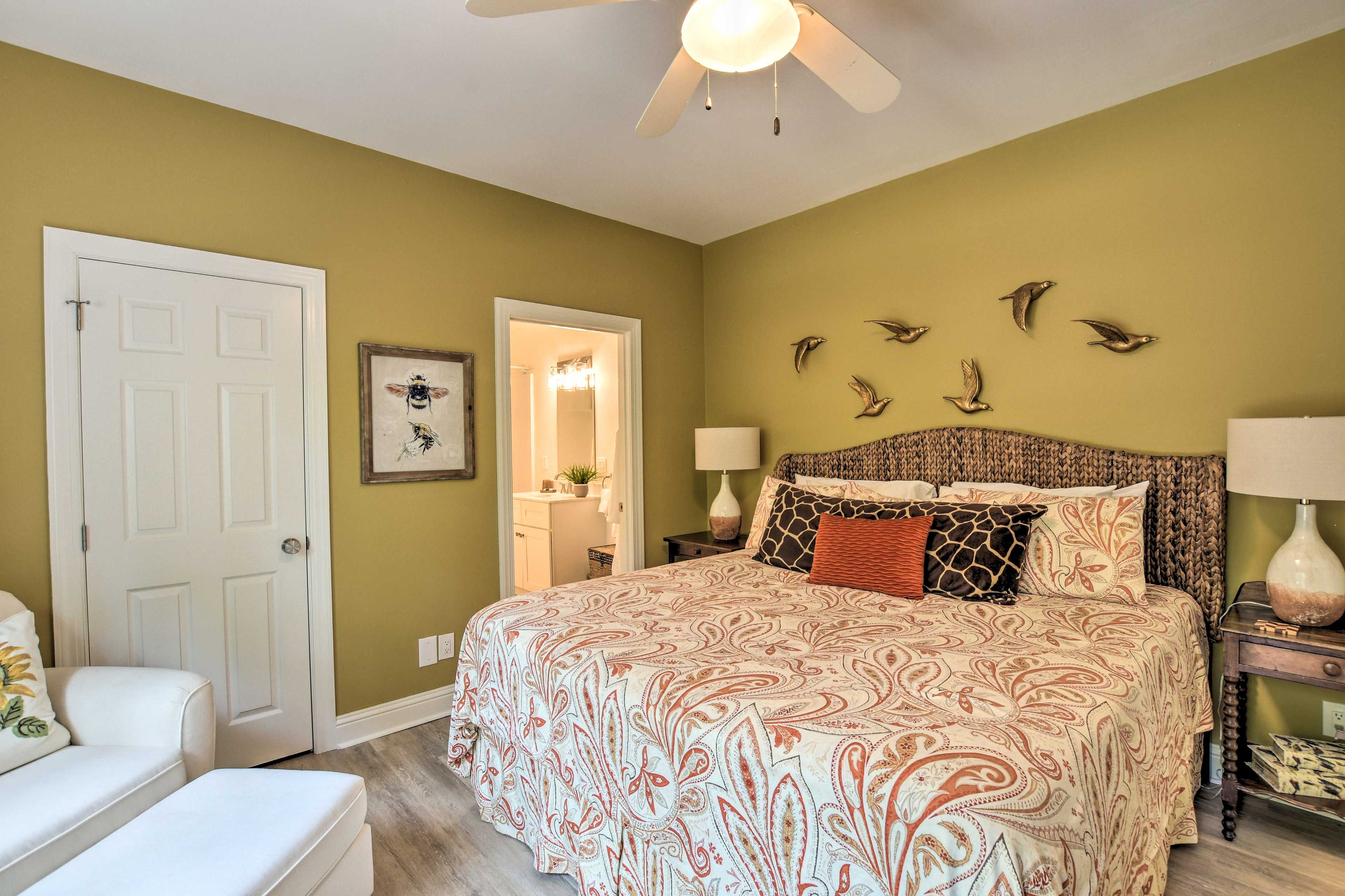 Bedroom 3 | King Bed | Smart TV | 2nd Floor