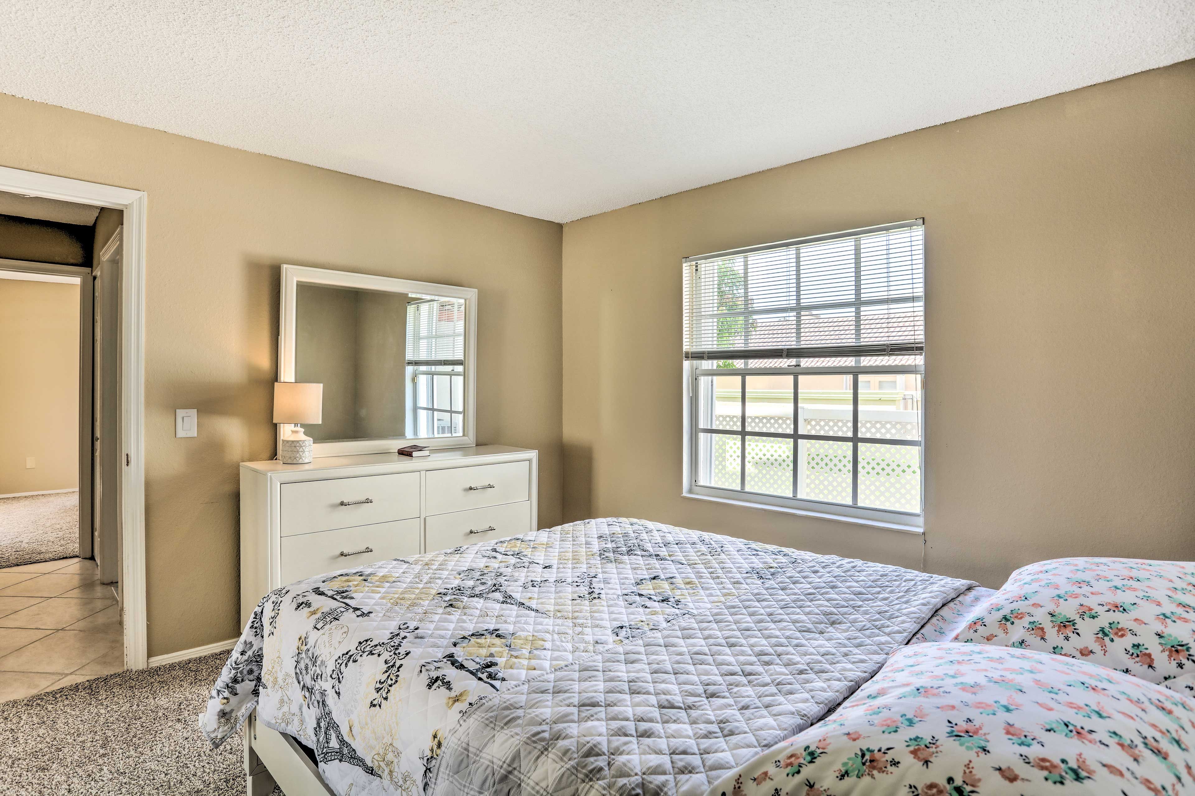 Bedroom 2 | Queen Bed