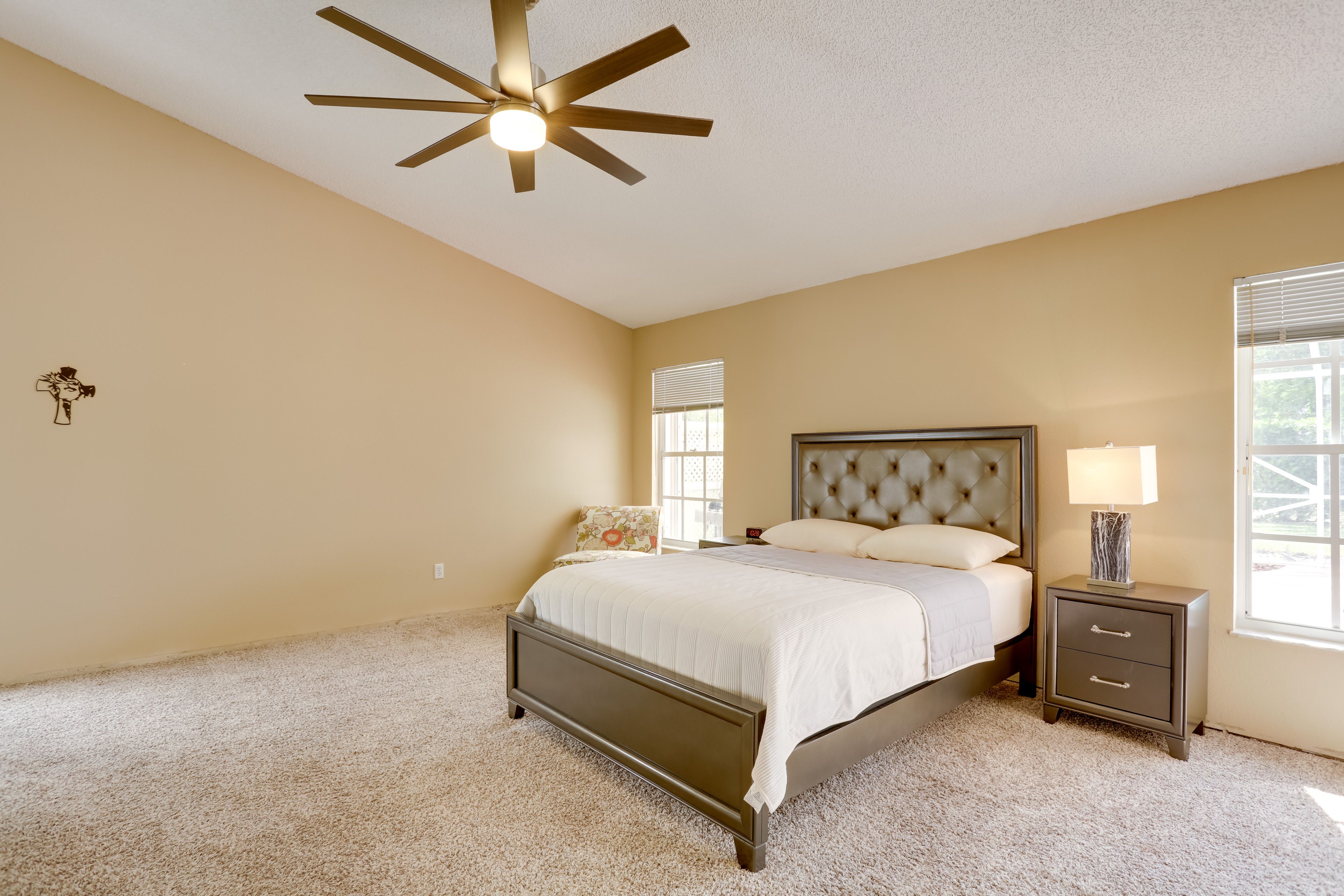 Bedroom 1 | Queen Bed