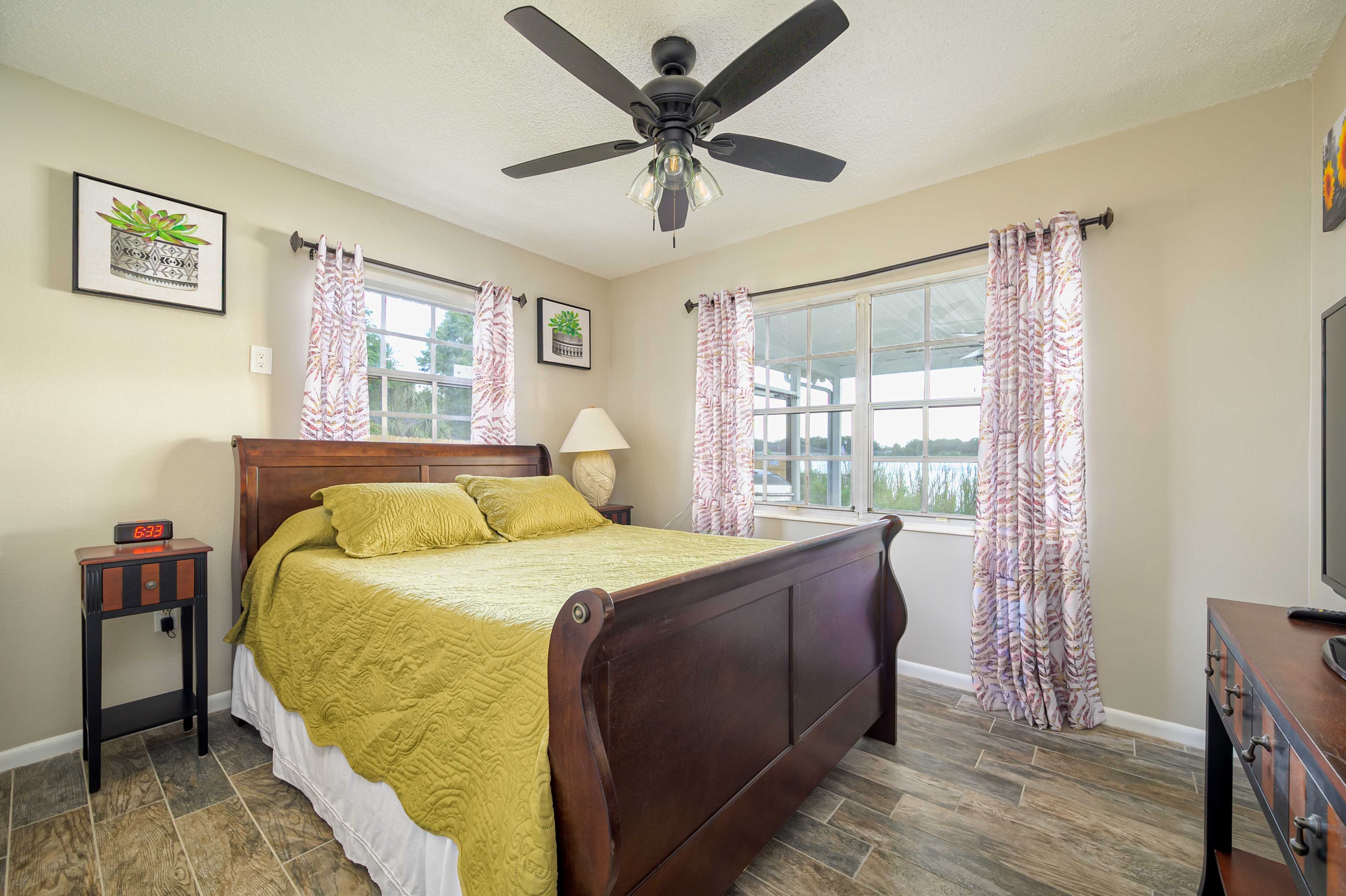 Bedroom 2 | Queen Bed