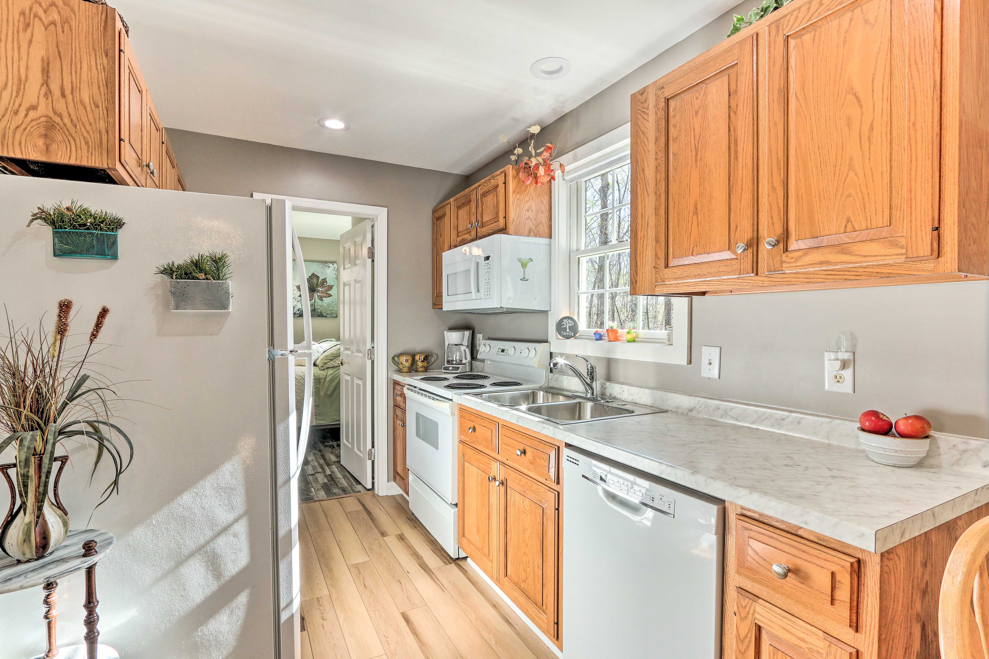 Fully Equipped Kitchen | Main Floor