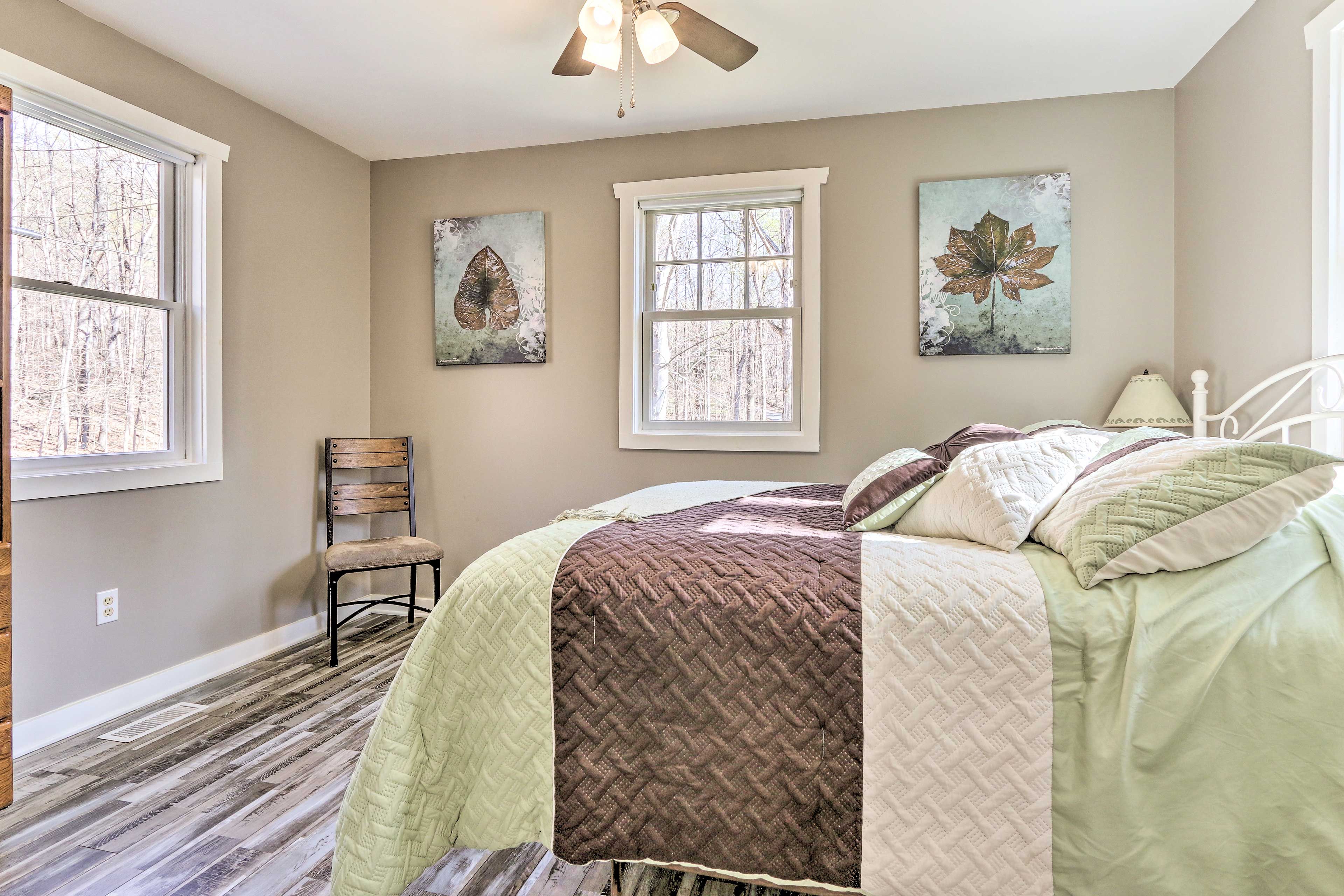 Bedroom 1 | Main Floor | Queen Bed