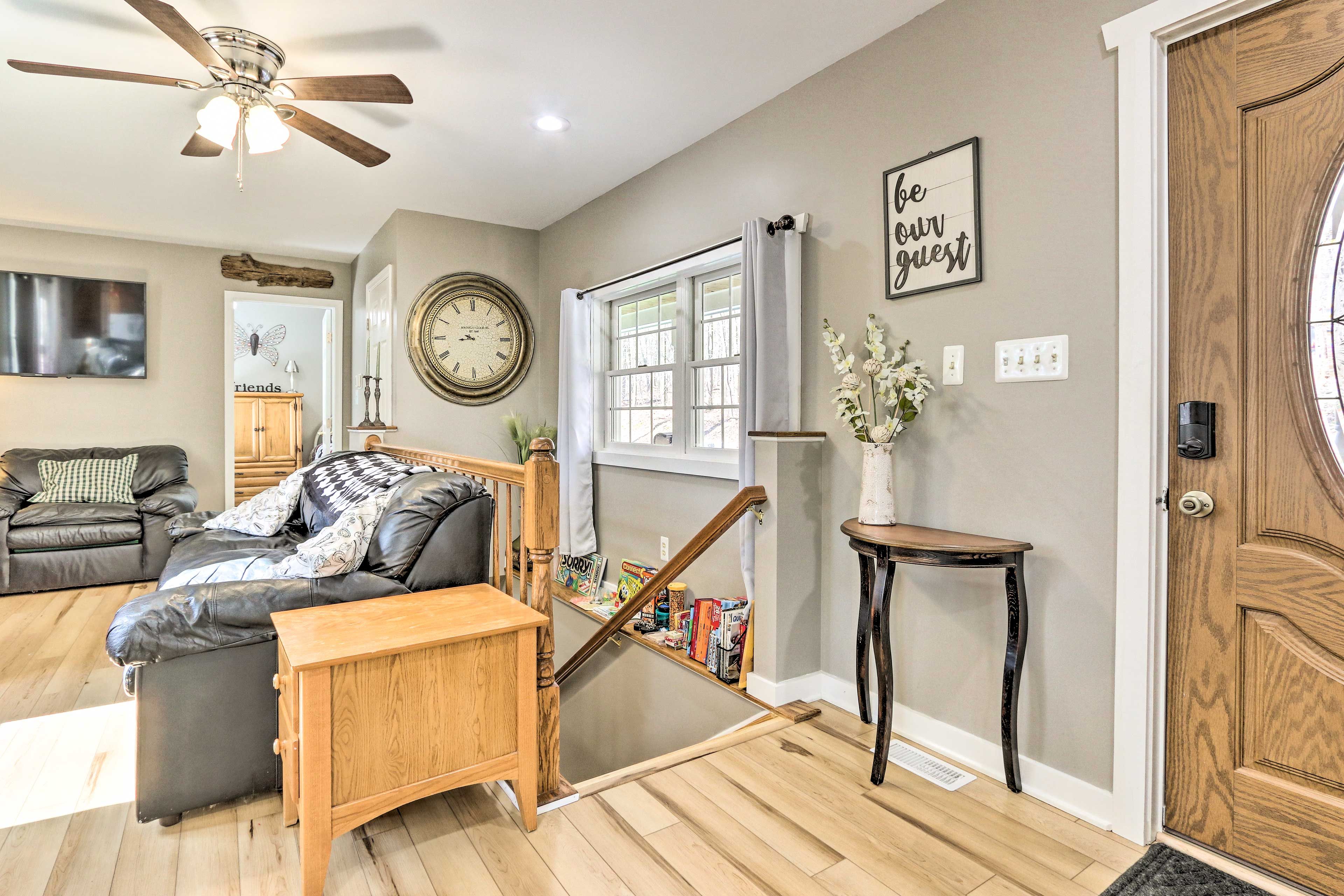 Living Room | Central A/C | Smart TV