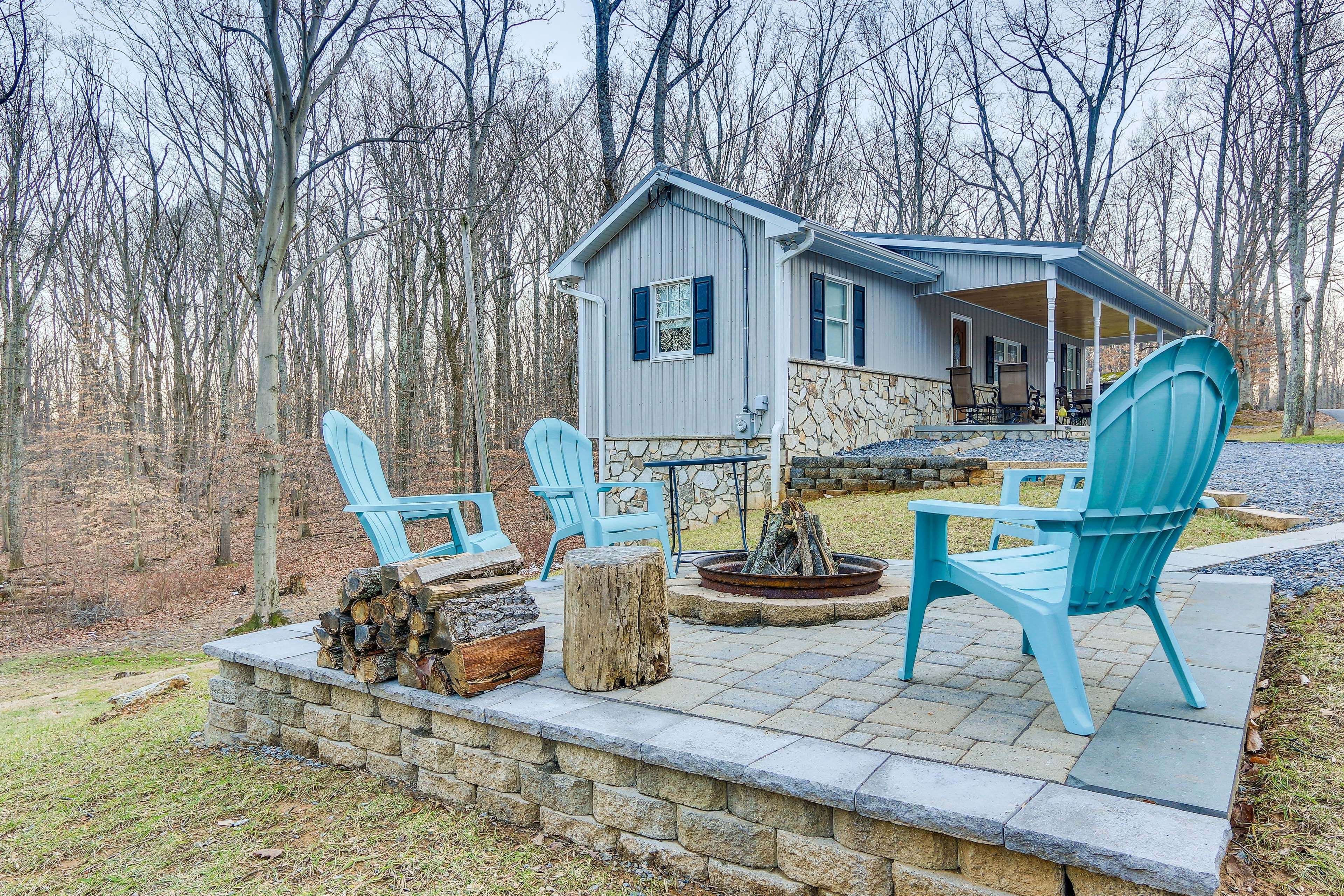 Knoxville Vacation Rental | 2BR | 1.5BA | 3 Small Steps for Entry | 700 Sq Ft
