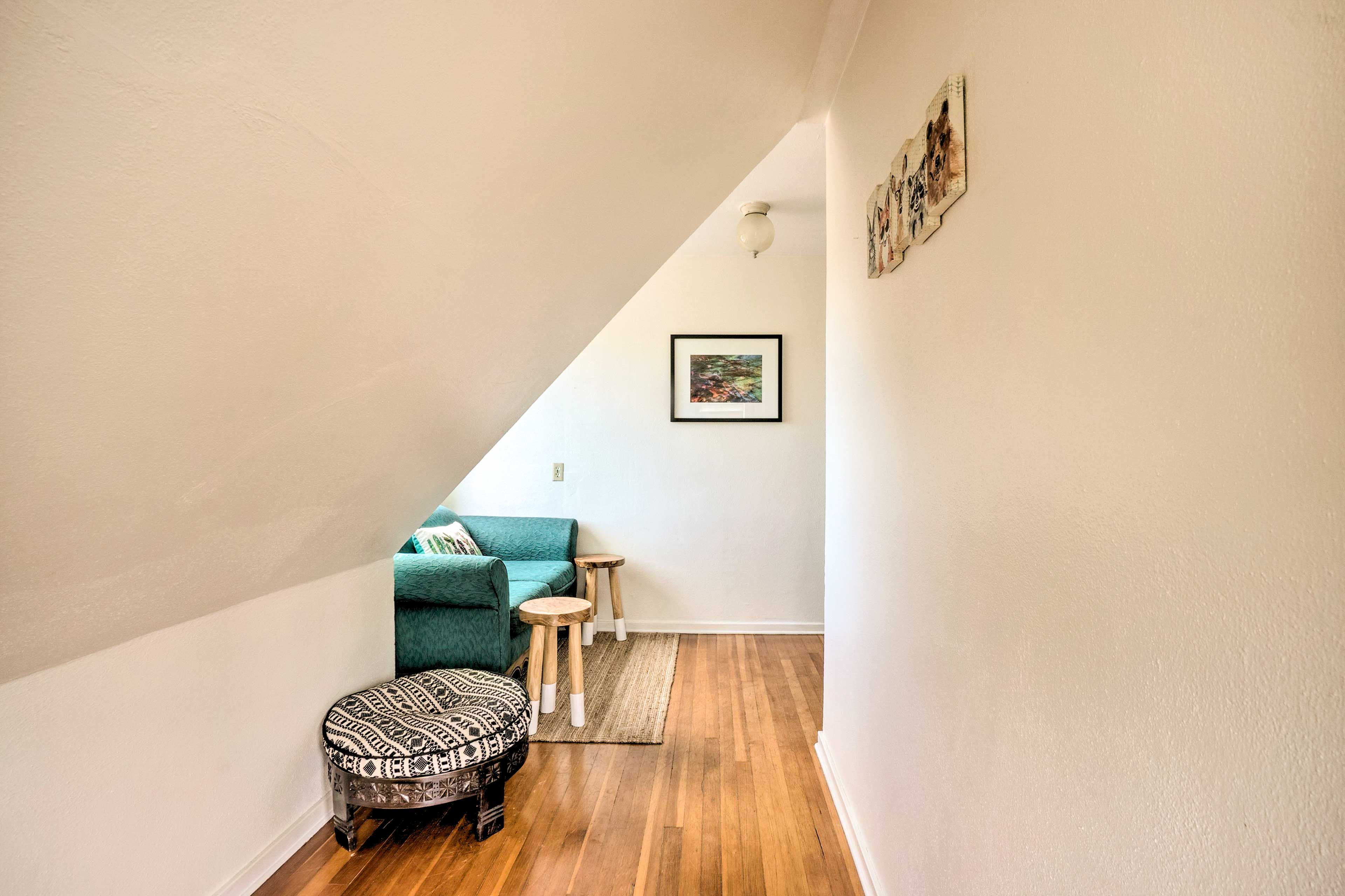 Lounge Area | Upper Level