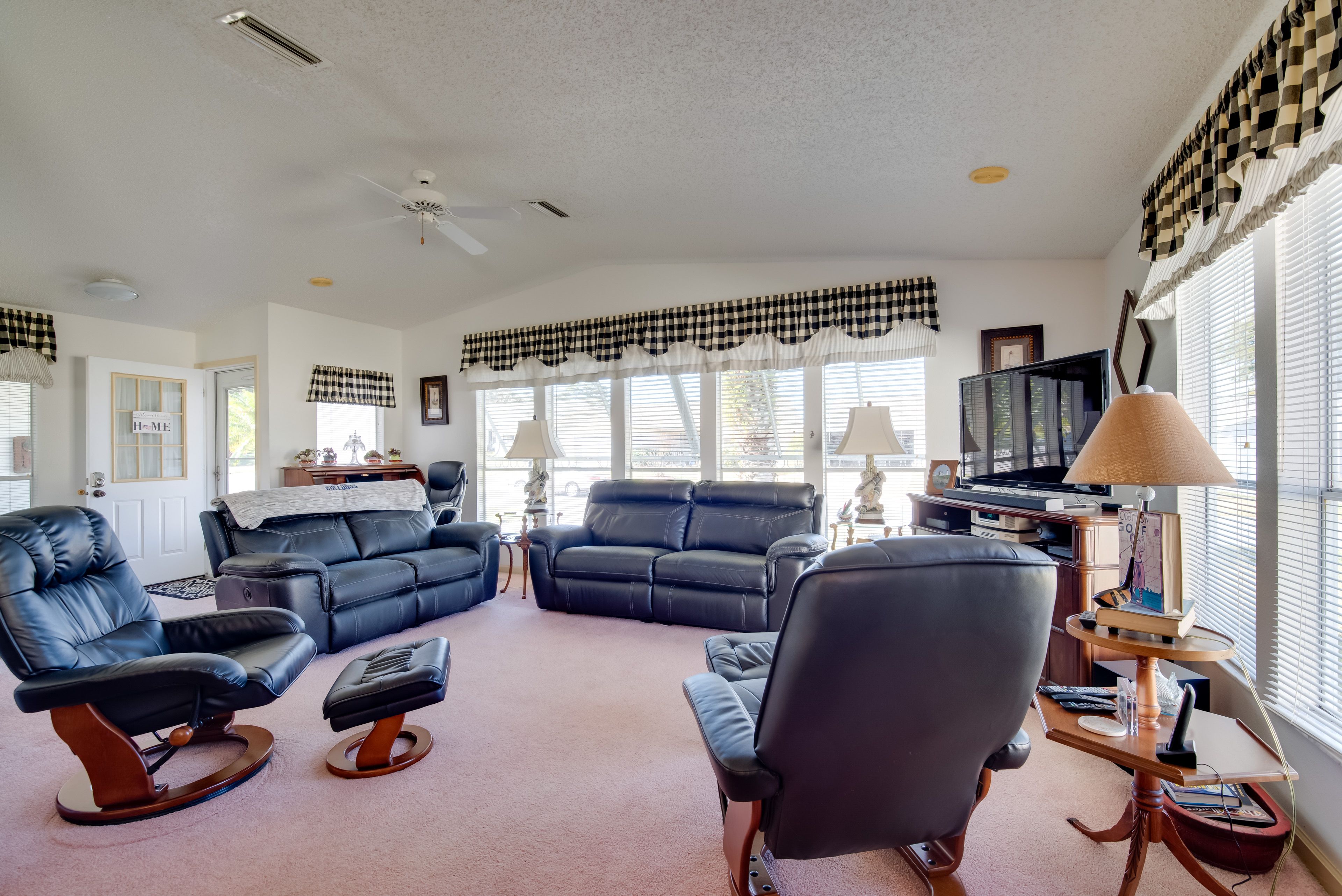 Lady Lake Vacation Rental | 2BR | 2BA | 1 Step Required | 1,400 Sq Ft