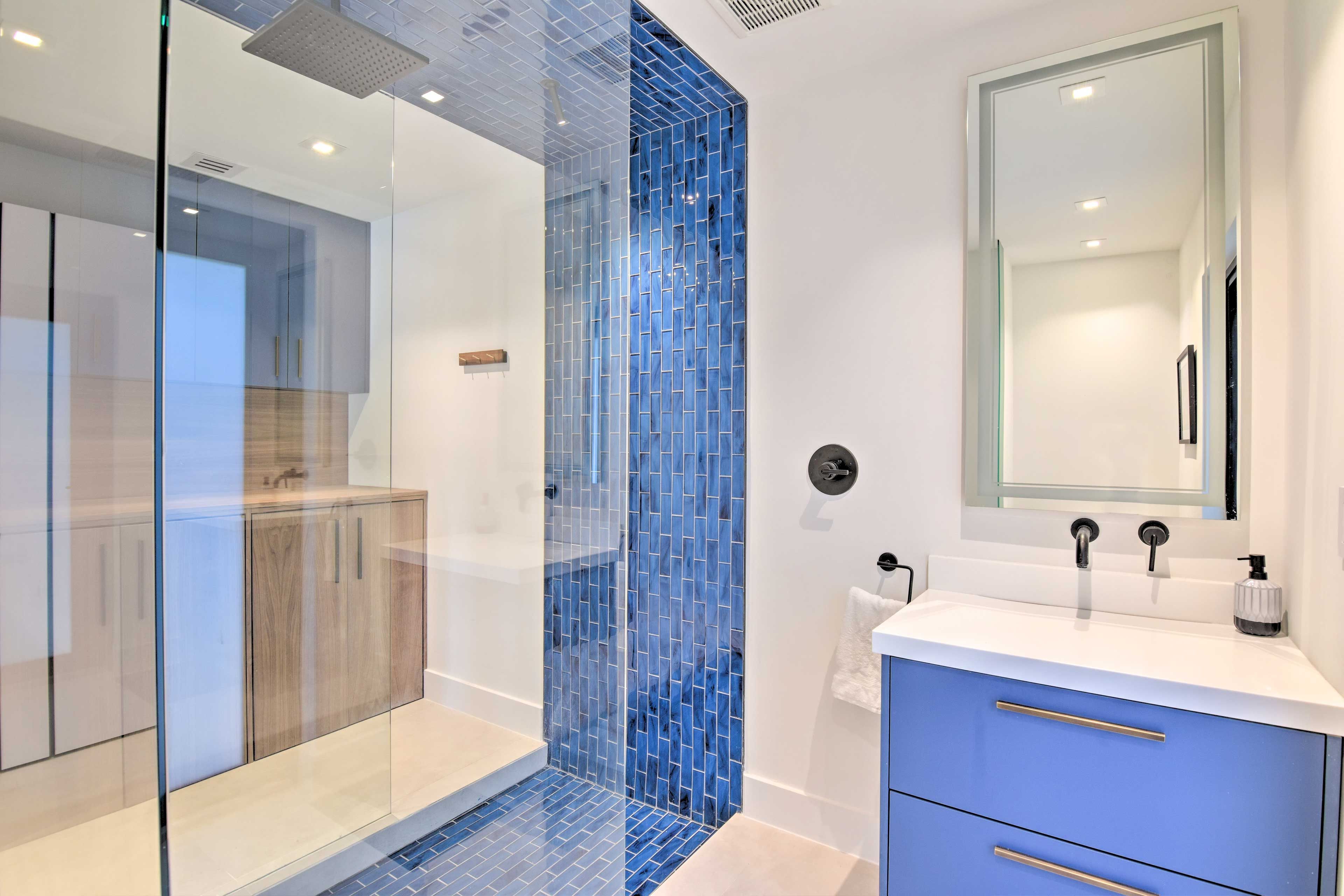 Full Bathroom | Walk-In Shower