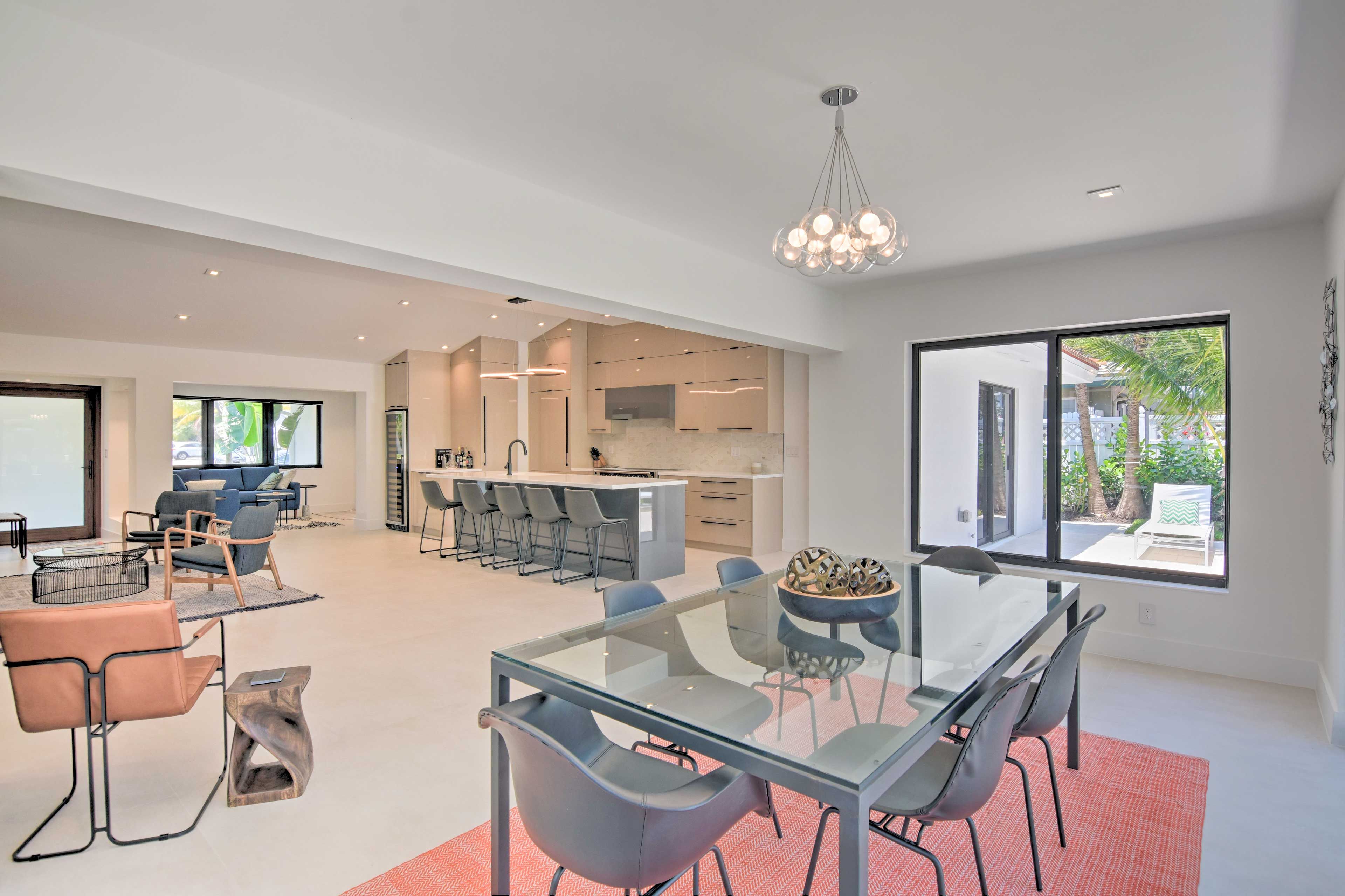 Dining Area | Open Layout | Contemporary Aesthetics | Waterfront Views