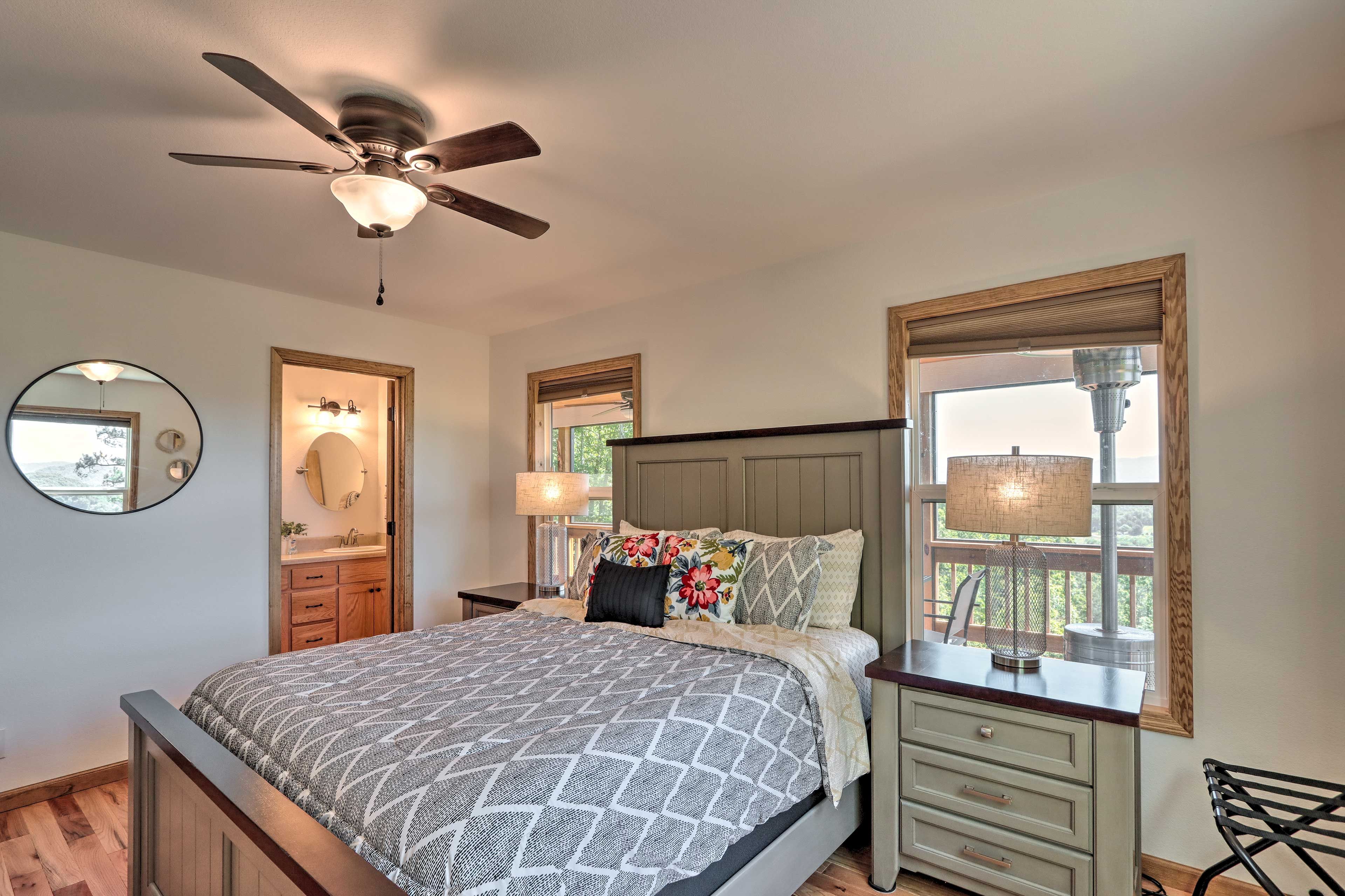 Bedroom 1 | Queen Bed | Main Floor | Linens Provided