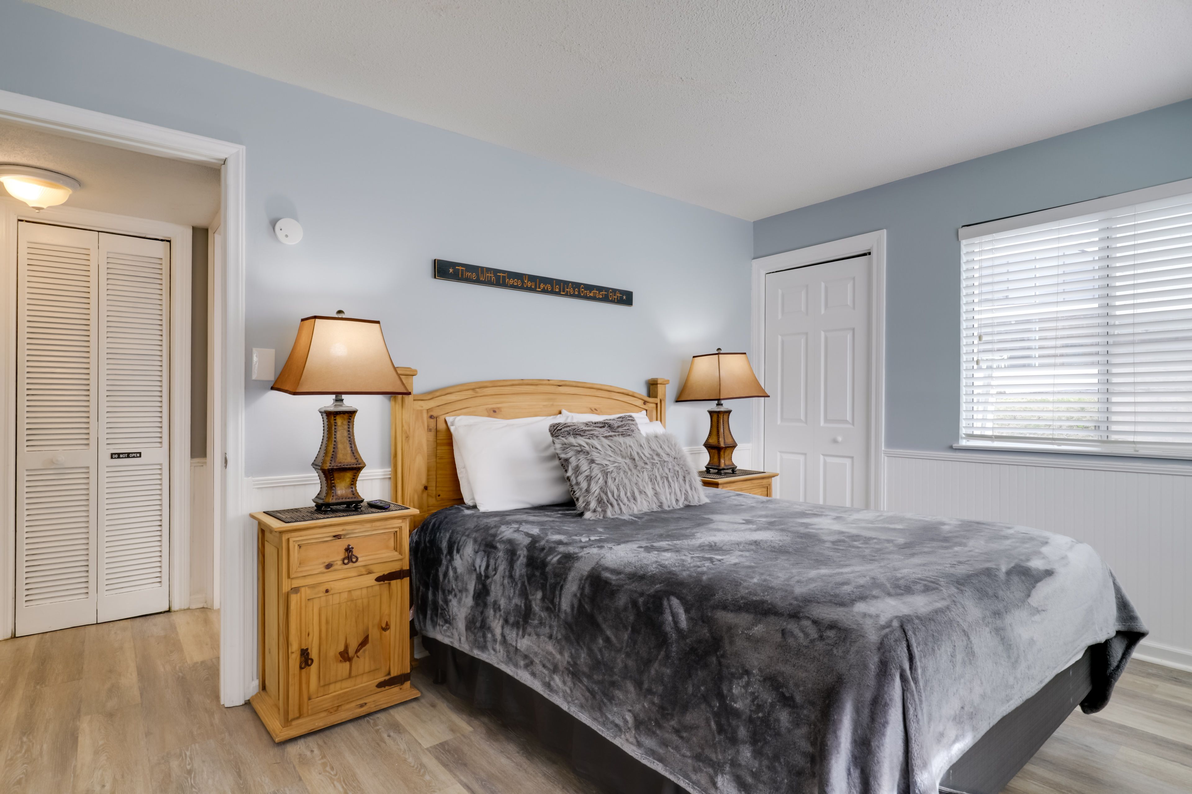 Bedroom 2 | Queen Bed