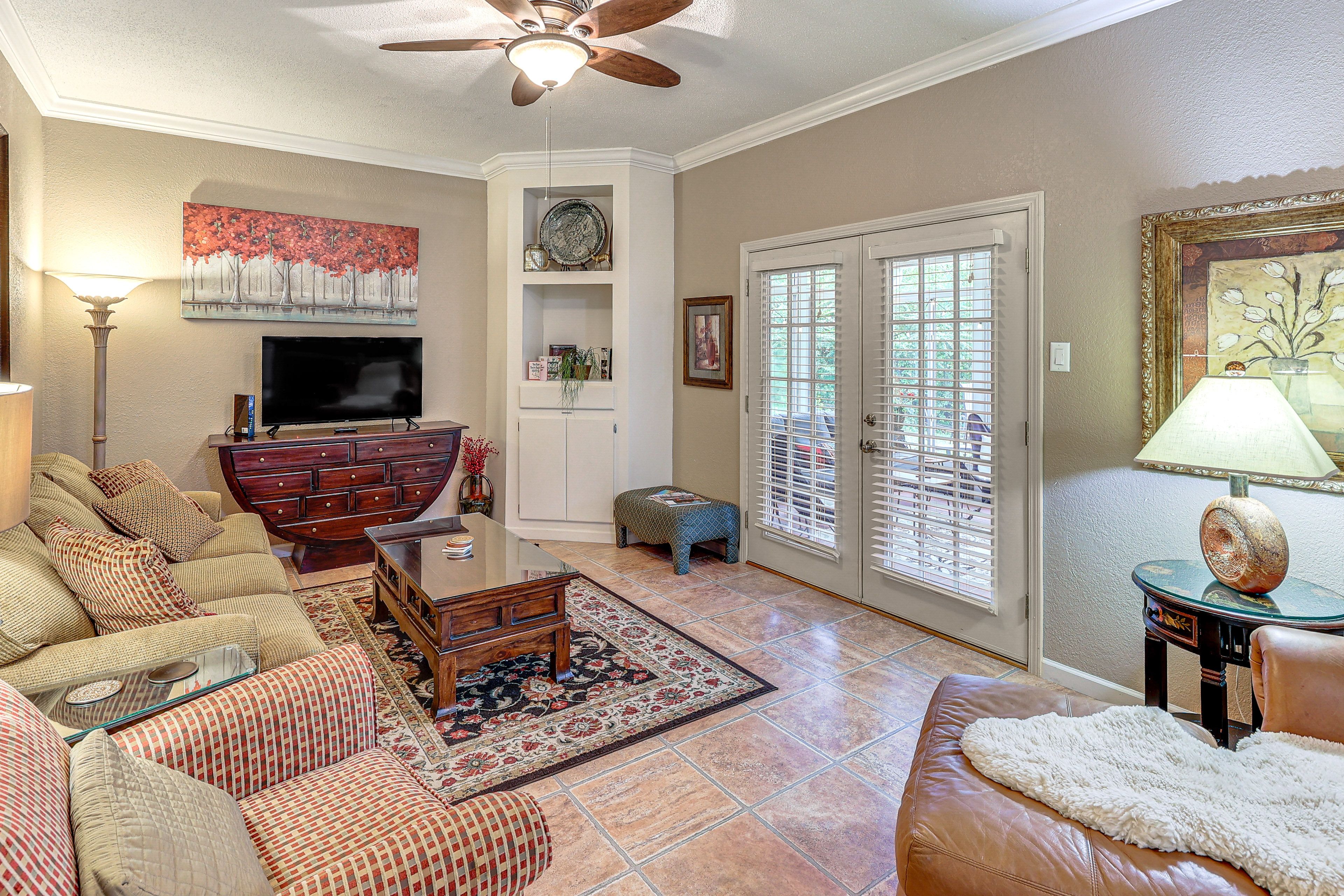 Living Room | Smart TV | Free WiFi