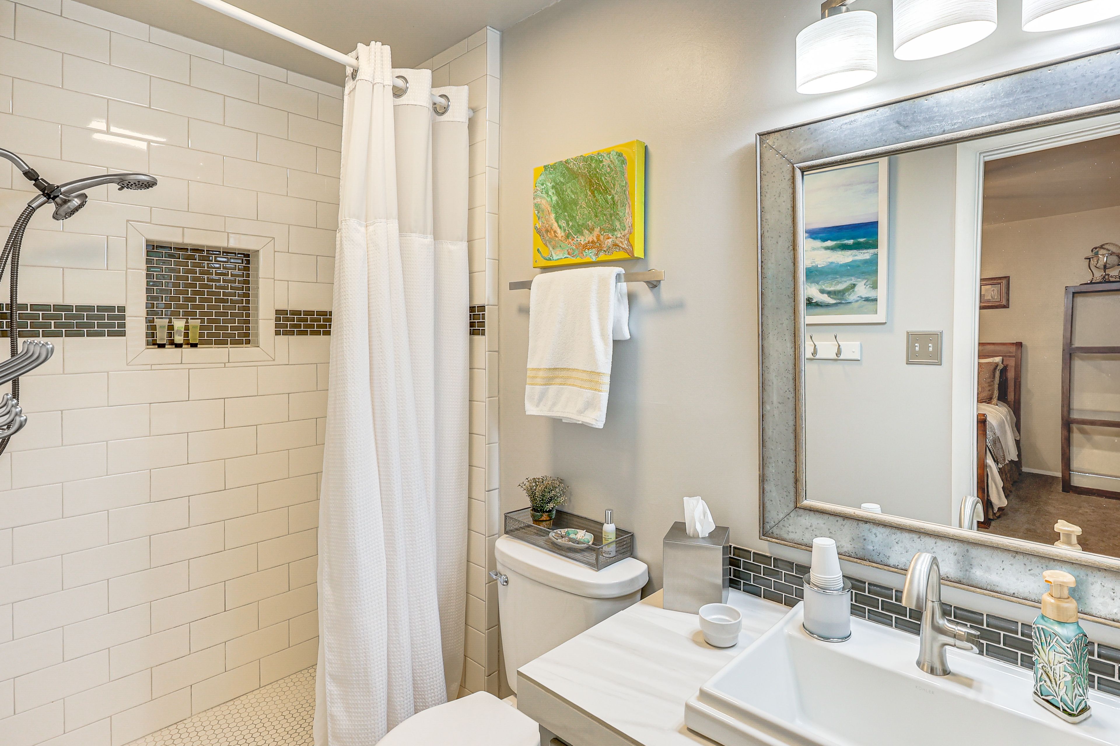 En-Suite Bathroom | Main Level | Towels Provided