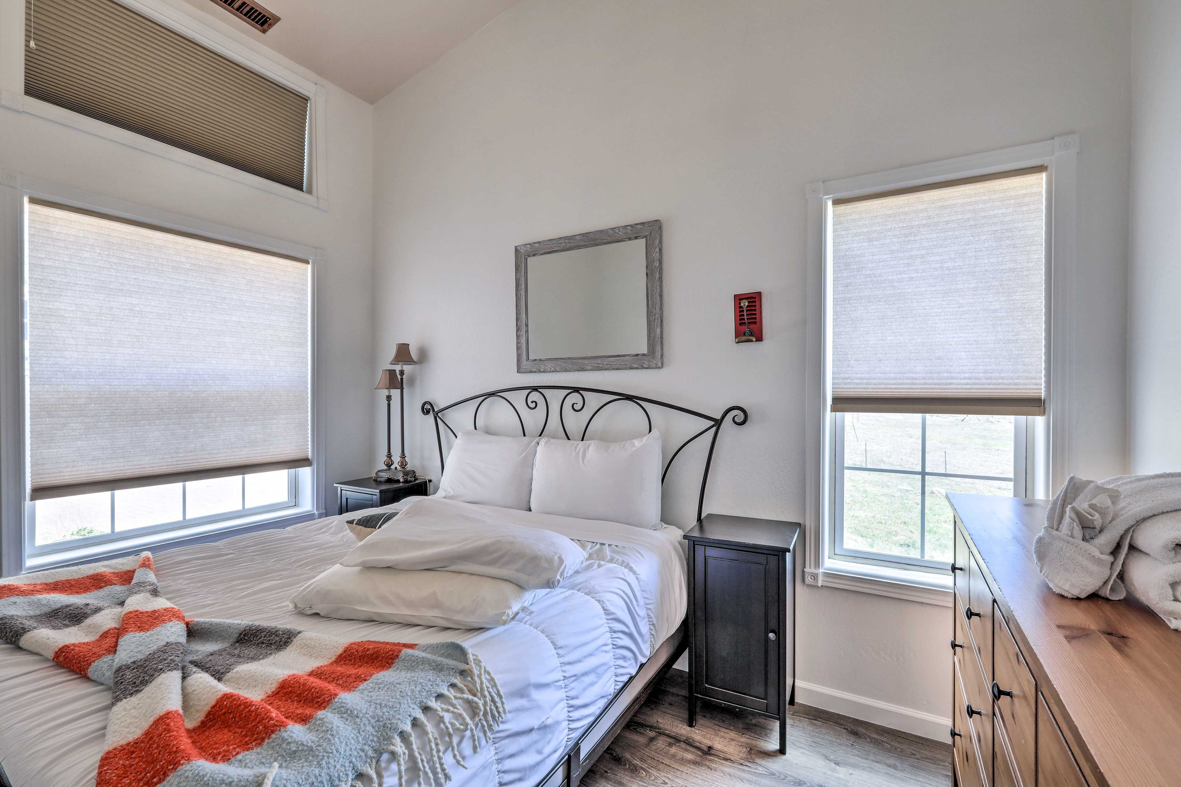 Bedroom 2 | Queen Bed | 1st Floor