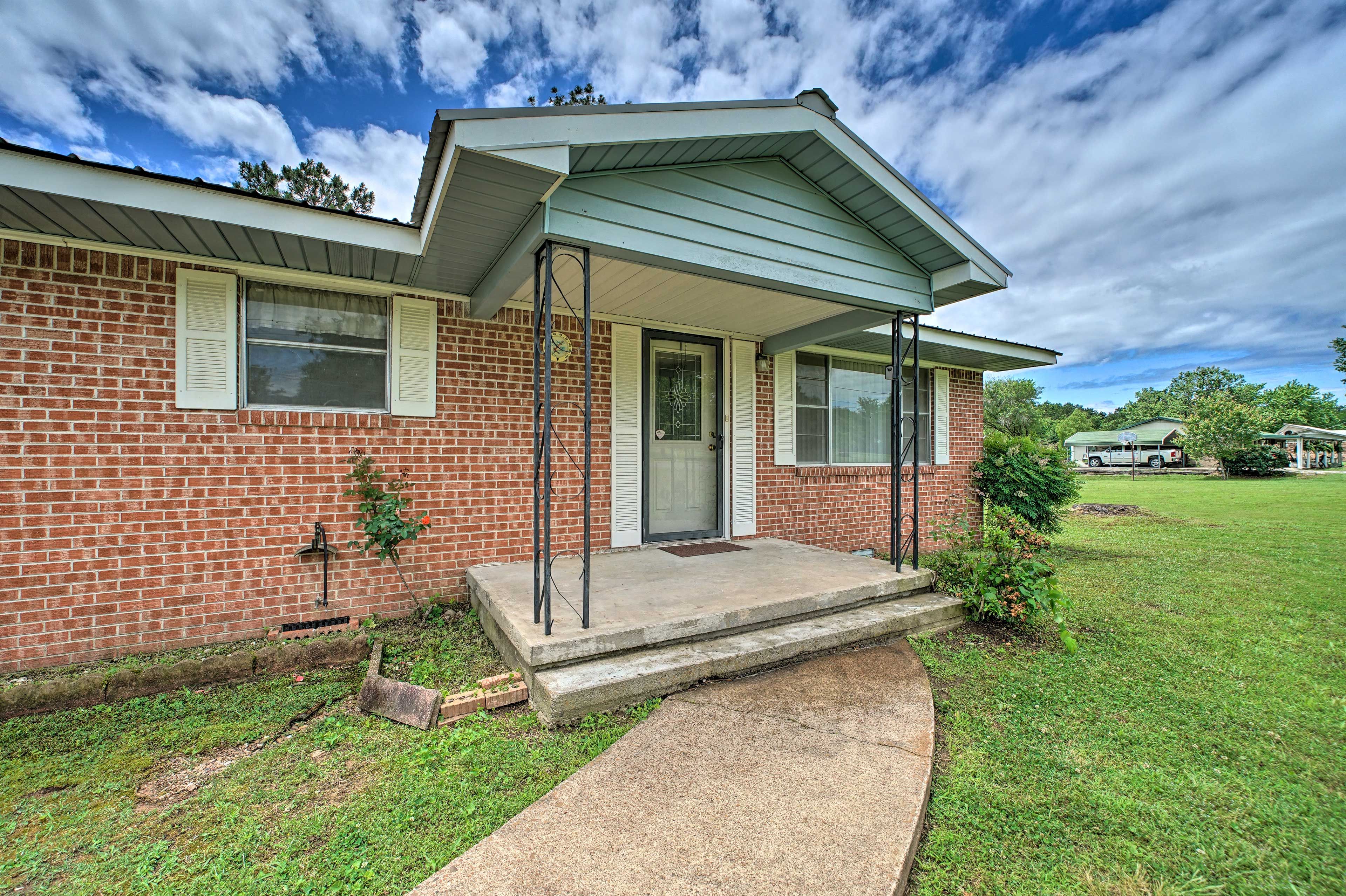 Property Exterior | Driveway ( 2 Vehicles) | Trailer Parking Allowed On-Site