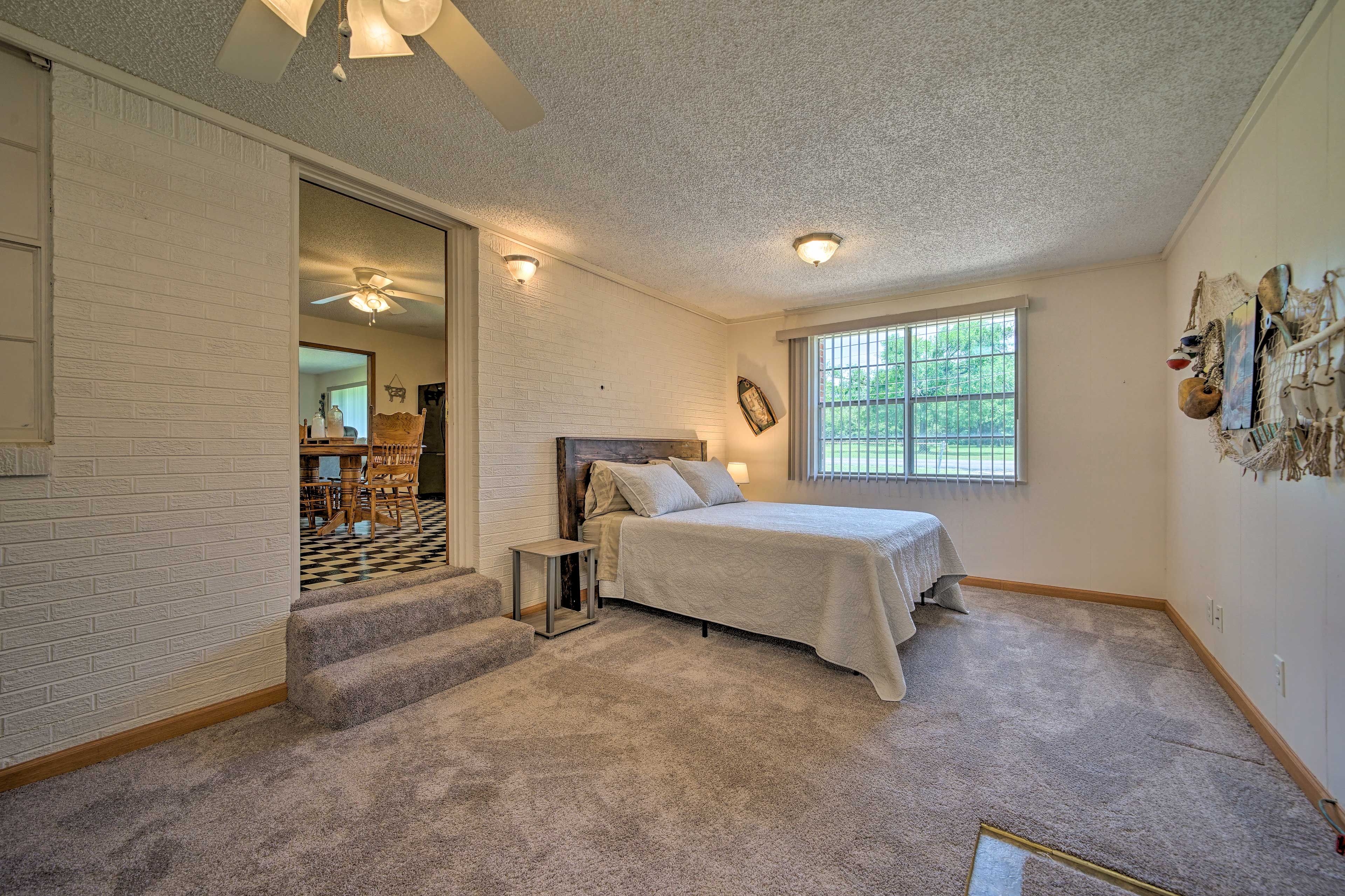 Bedroom 3 | Queen Bed