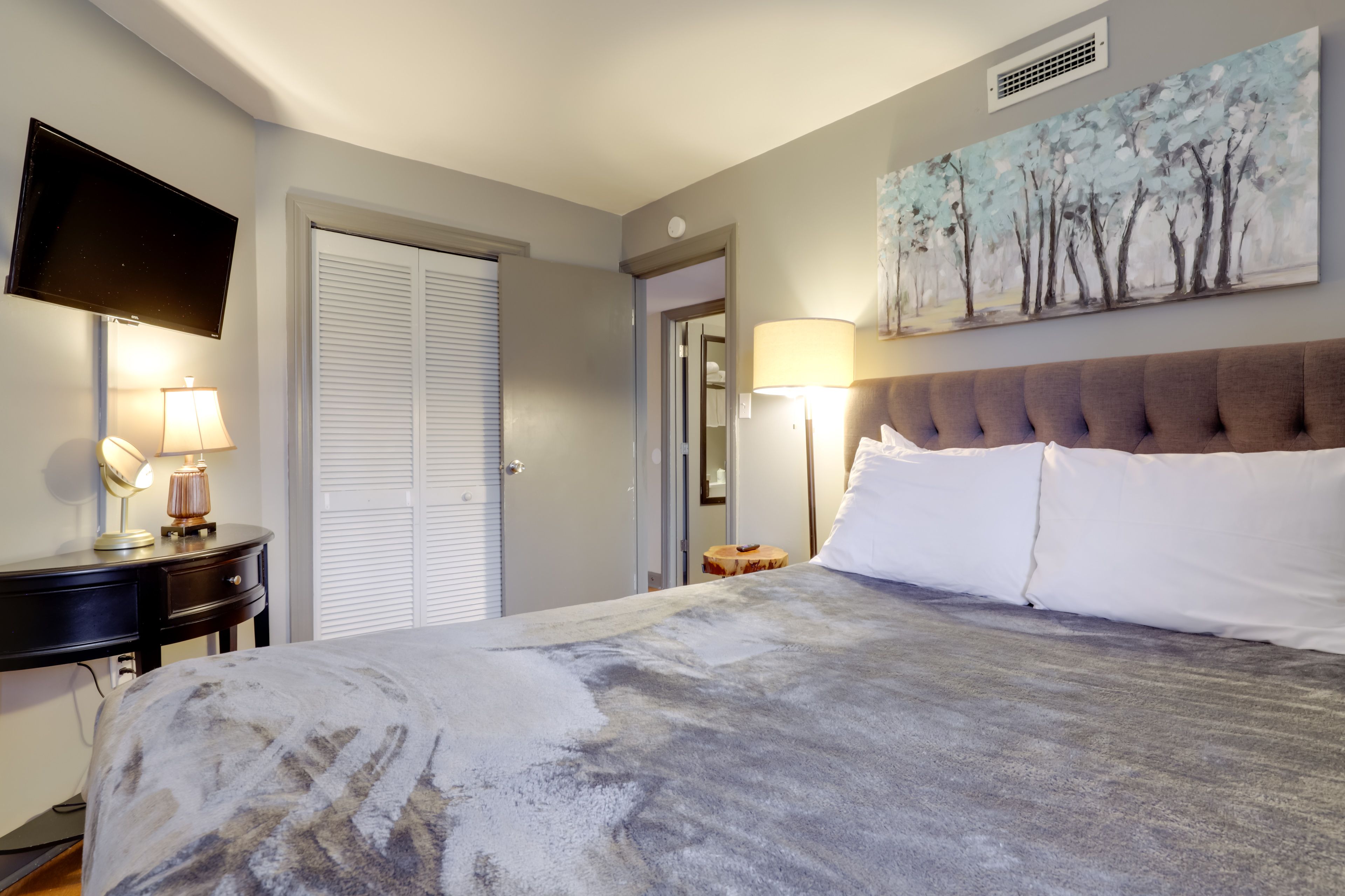 Bedroom 2 | Queen Bed