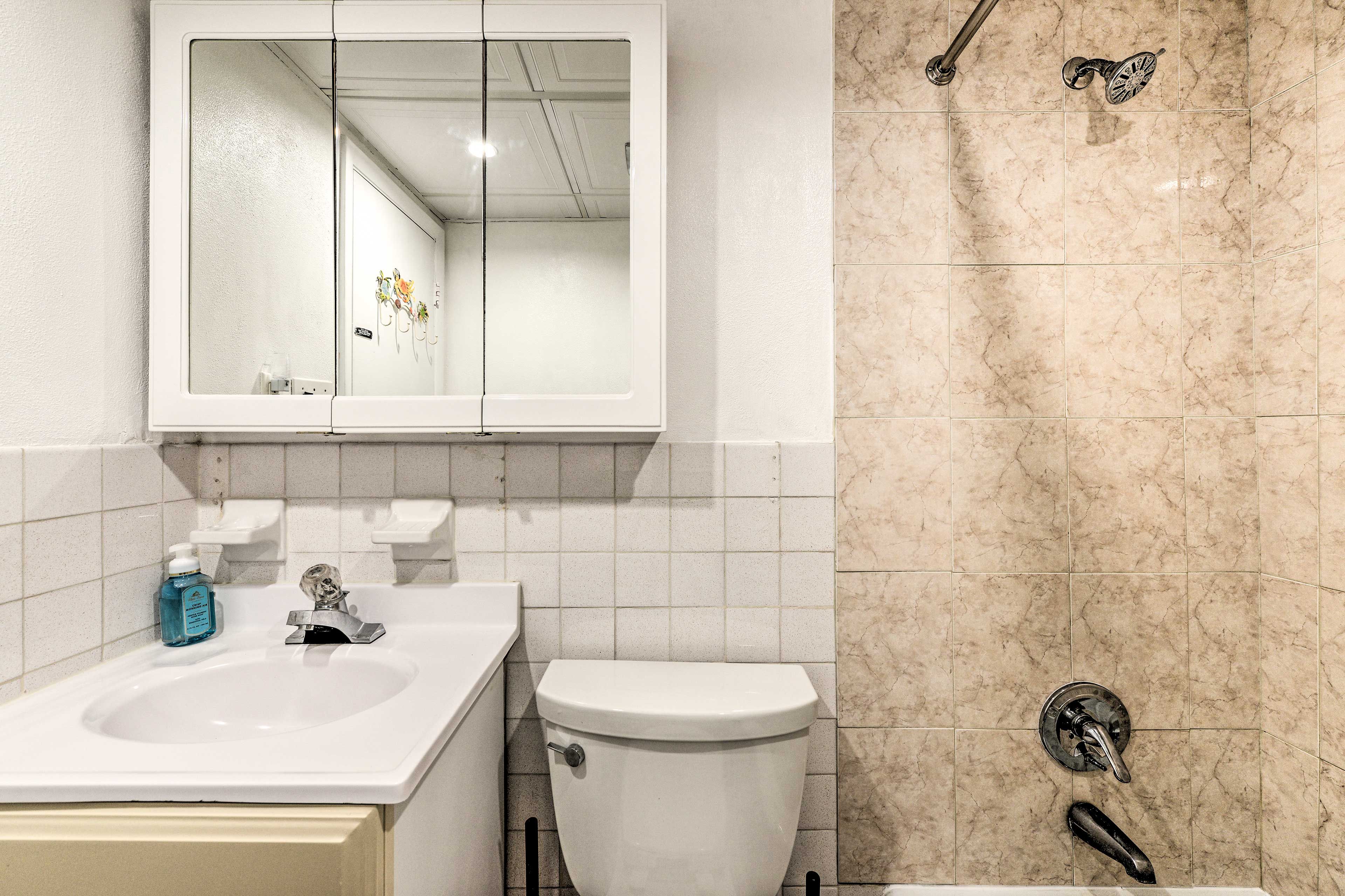 Full Bathroom | 4 Beach Towels