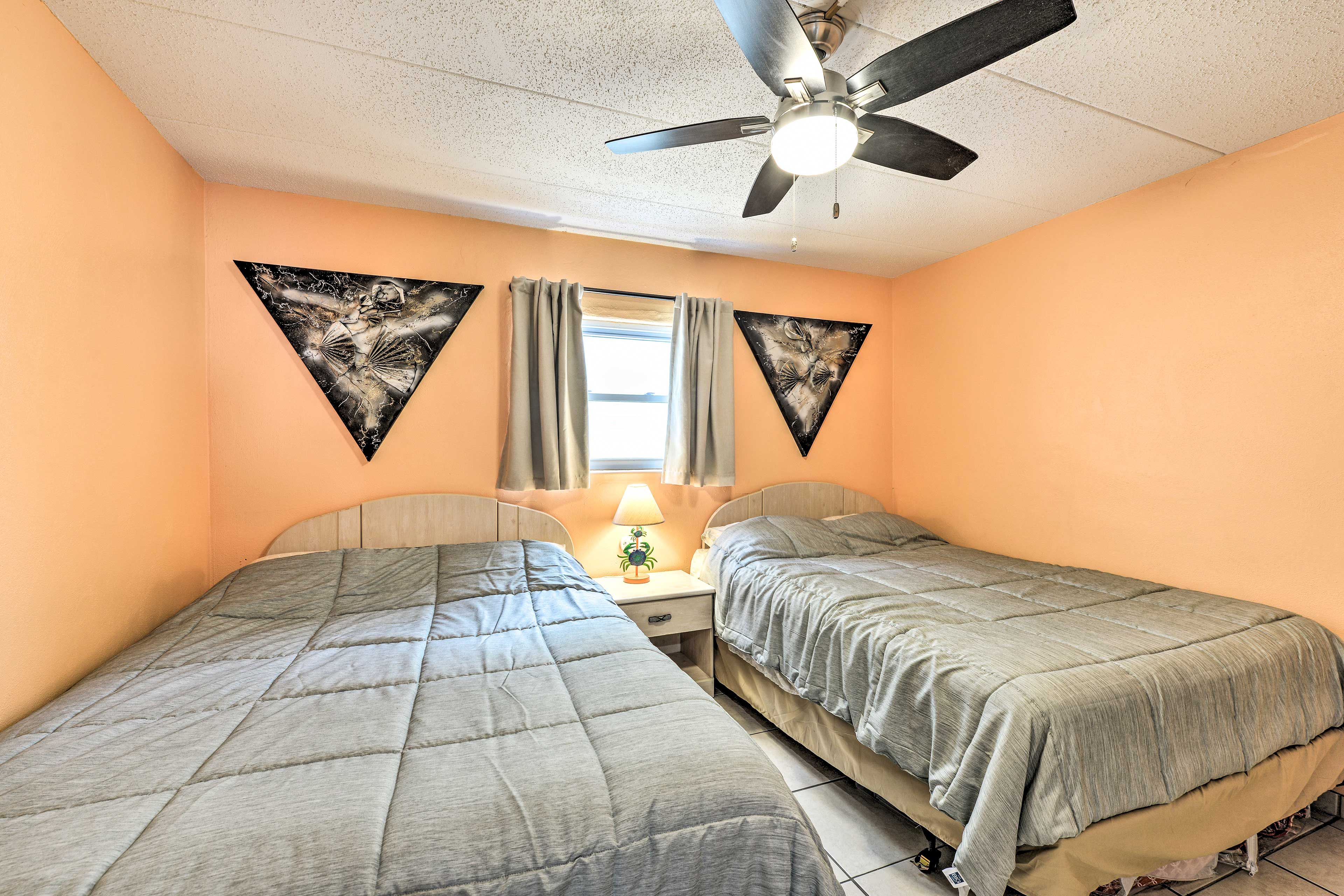 Bedroom | 2 Queen Beds