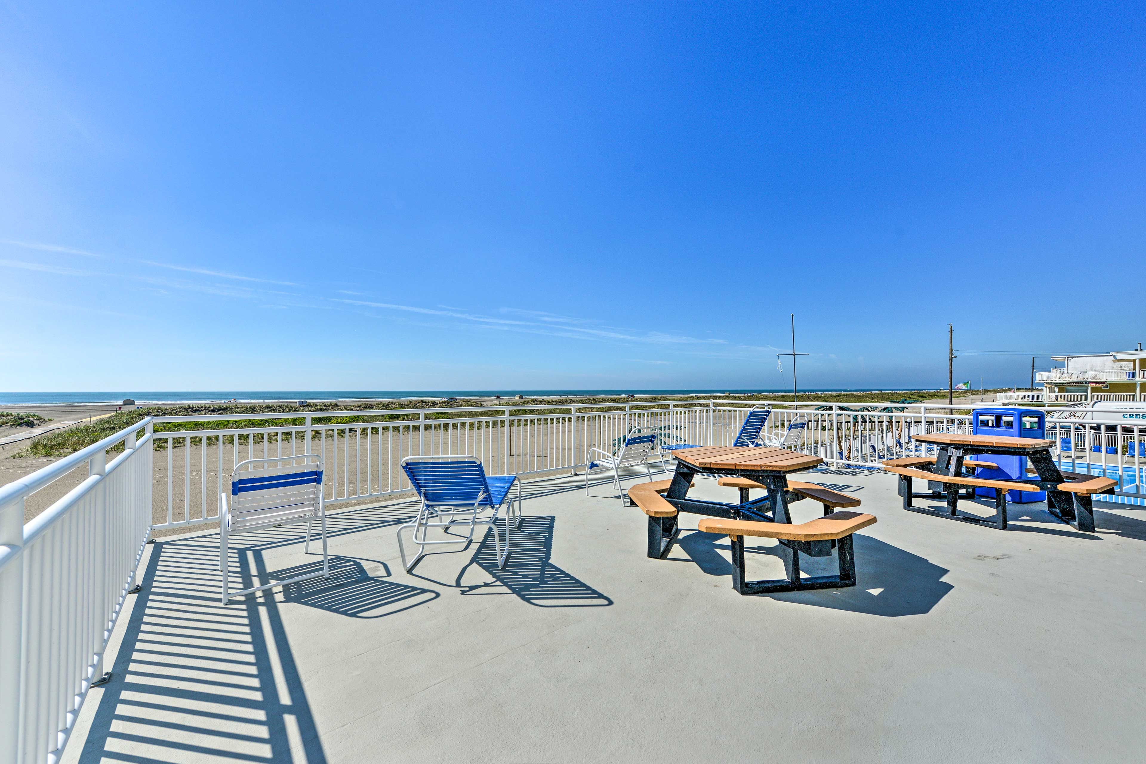 Community Sundeck | Direct Beach Access