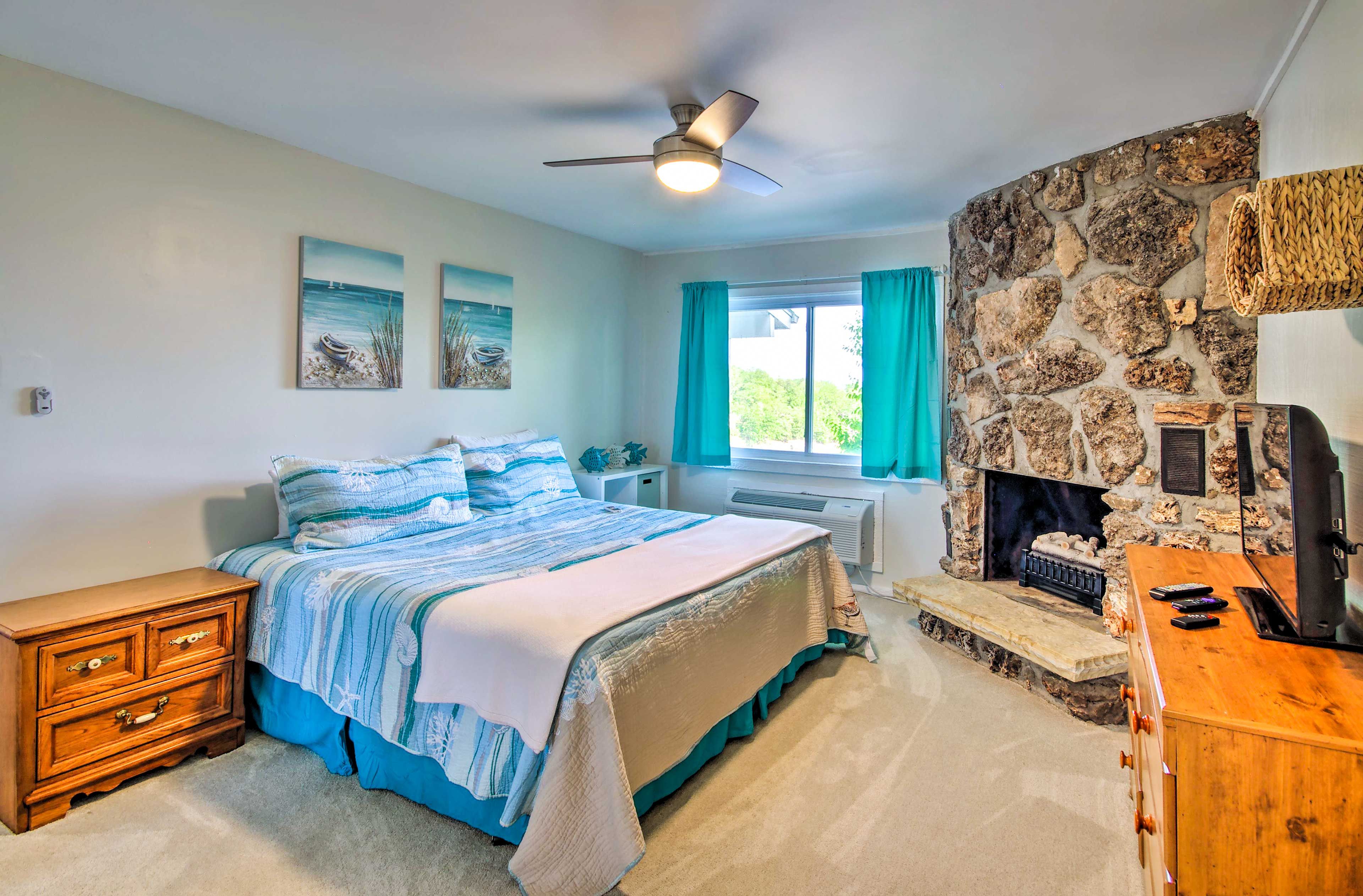 Bedroom 1 | Linens Provided
