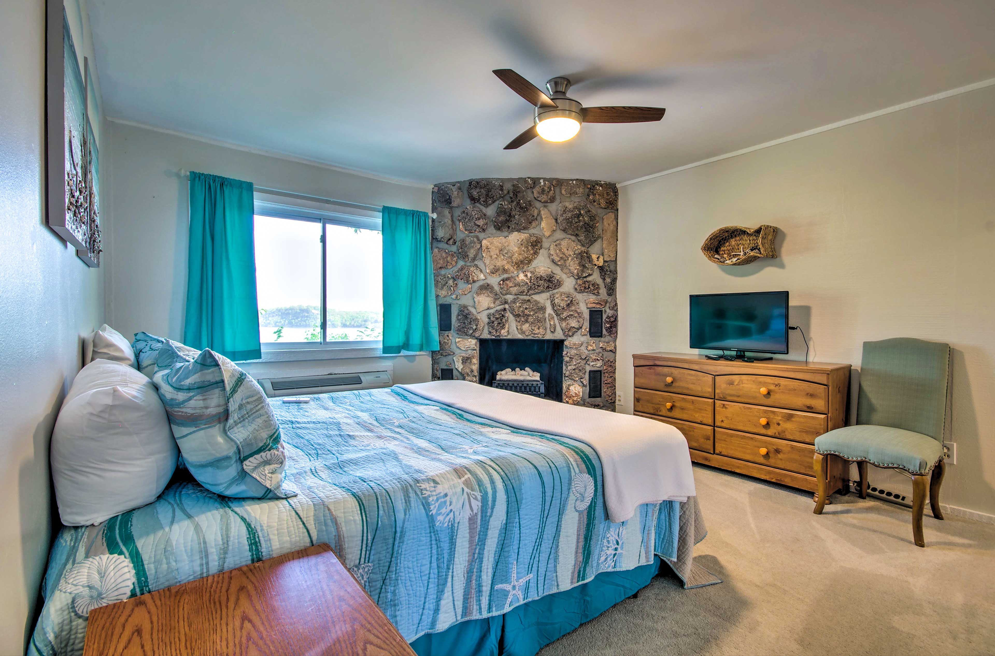 Bedroom 1 | King Bed