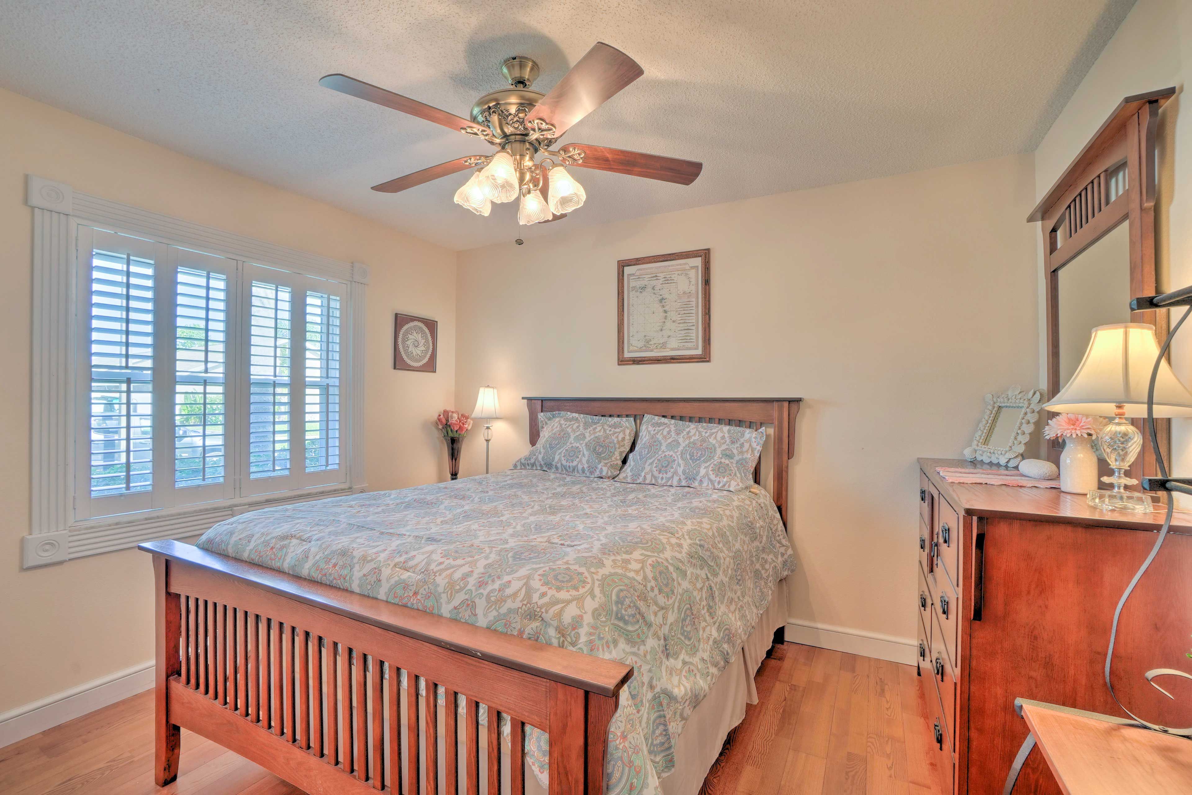 Bedroom 3 | Queen Bed