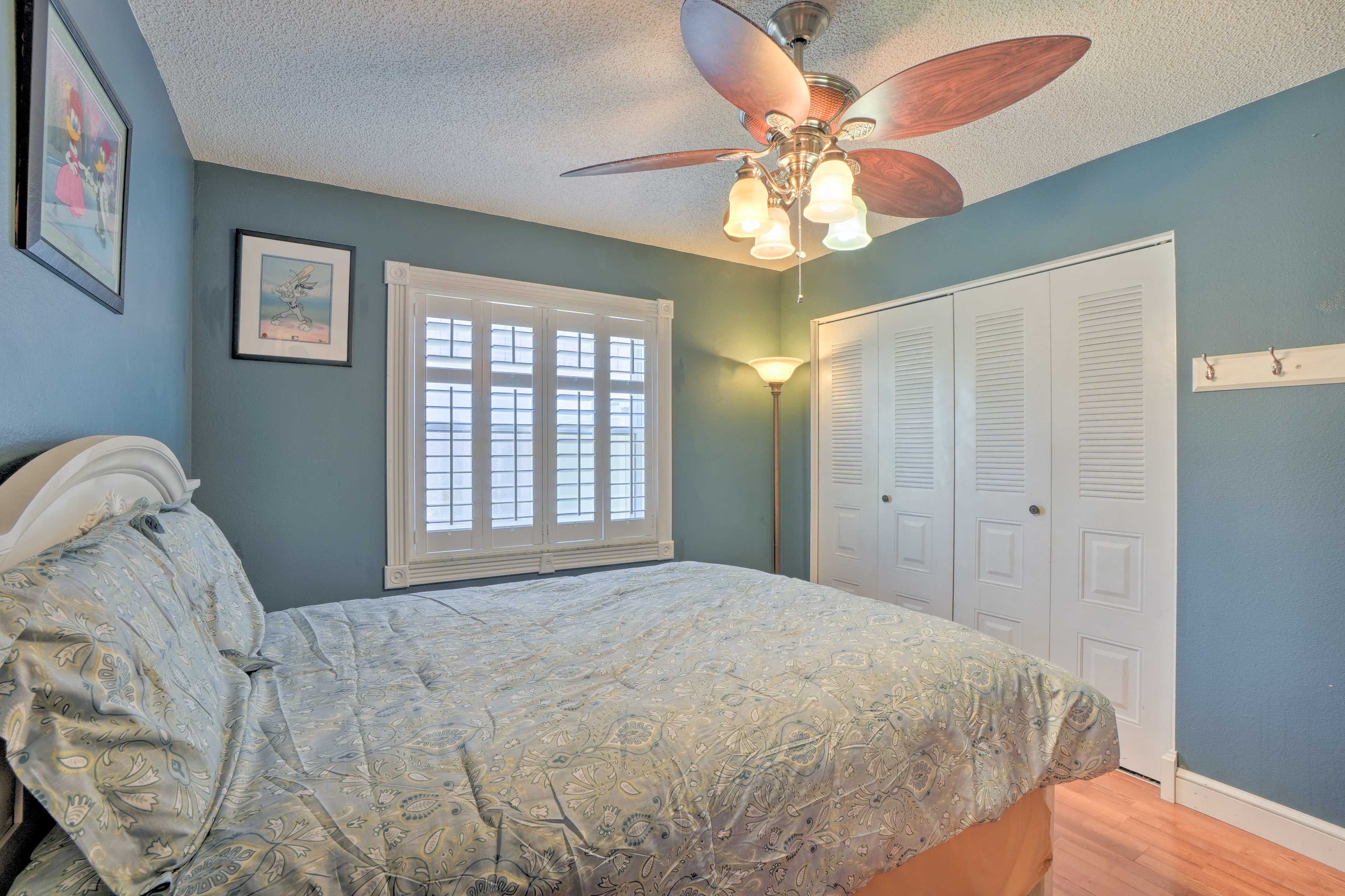 Bedroom 2 | Queen Bed