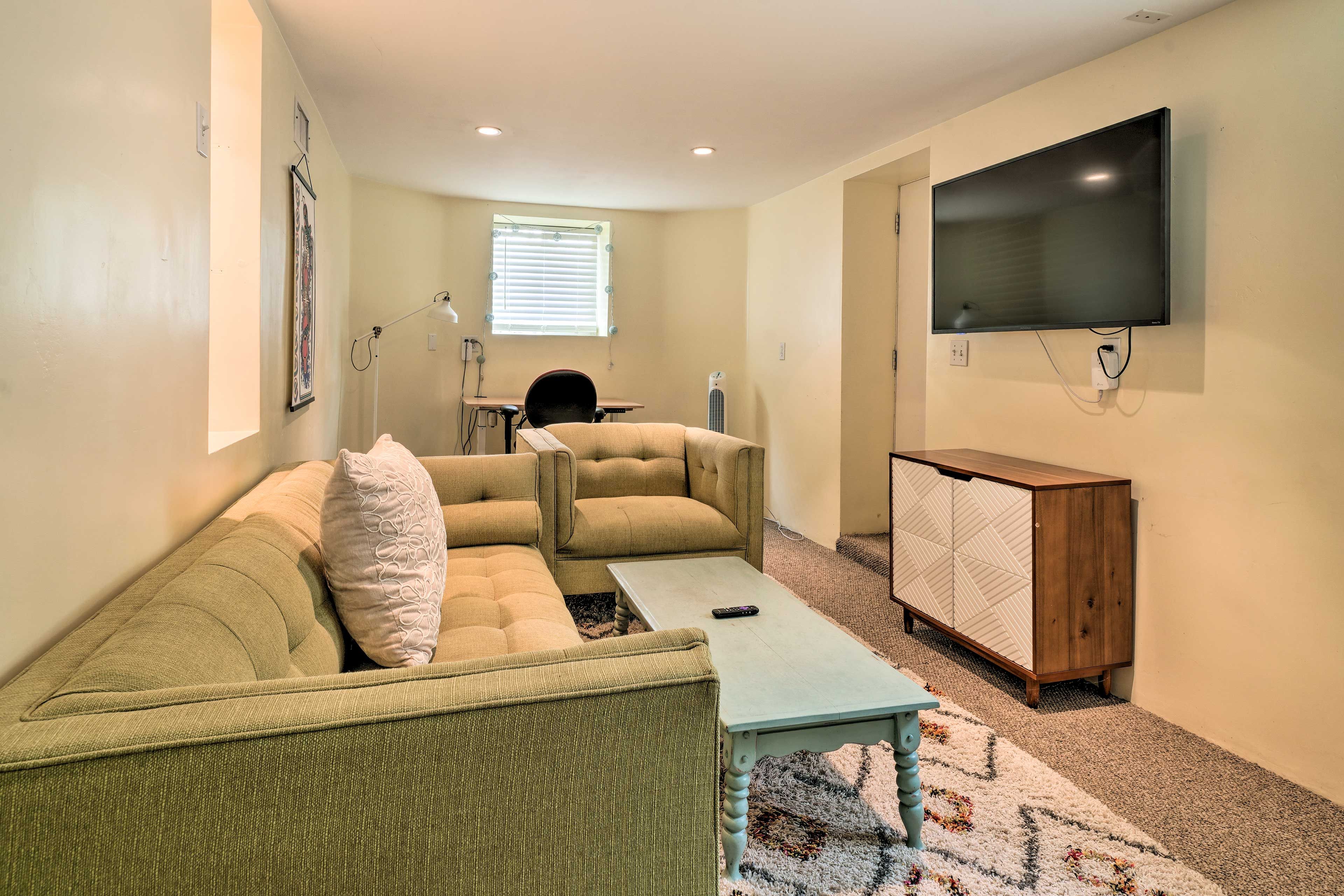 Den | Smart TV | Desk | Lower Floor | Stairs Required