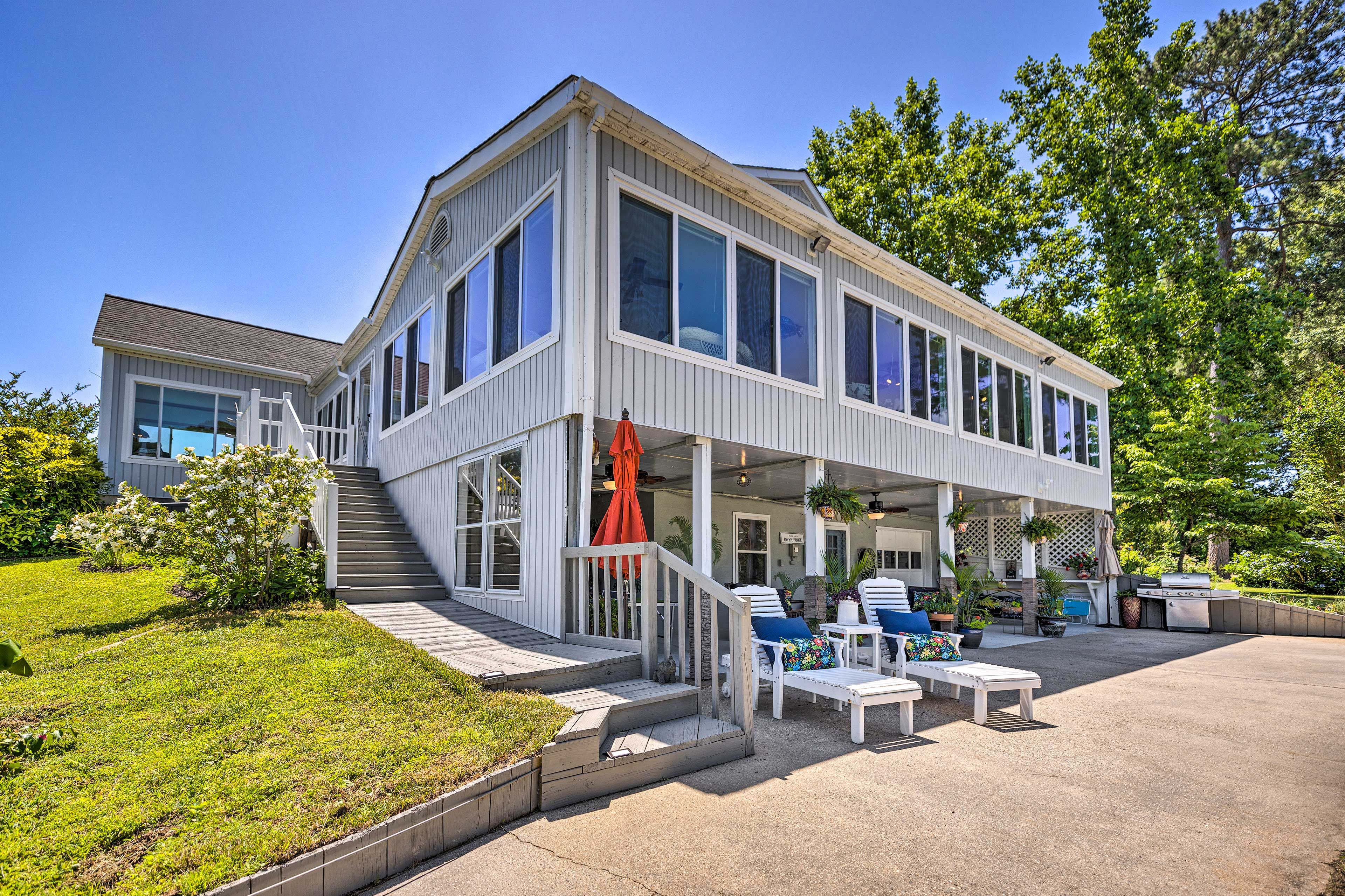 House Exterior | 4 Bicycles | 2 Kayaks | Fire Pit