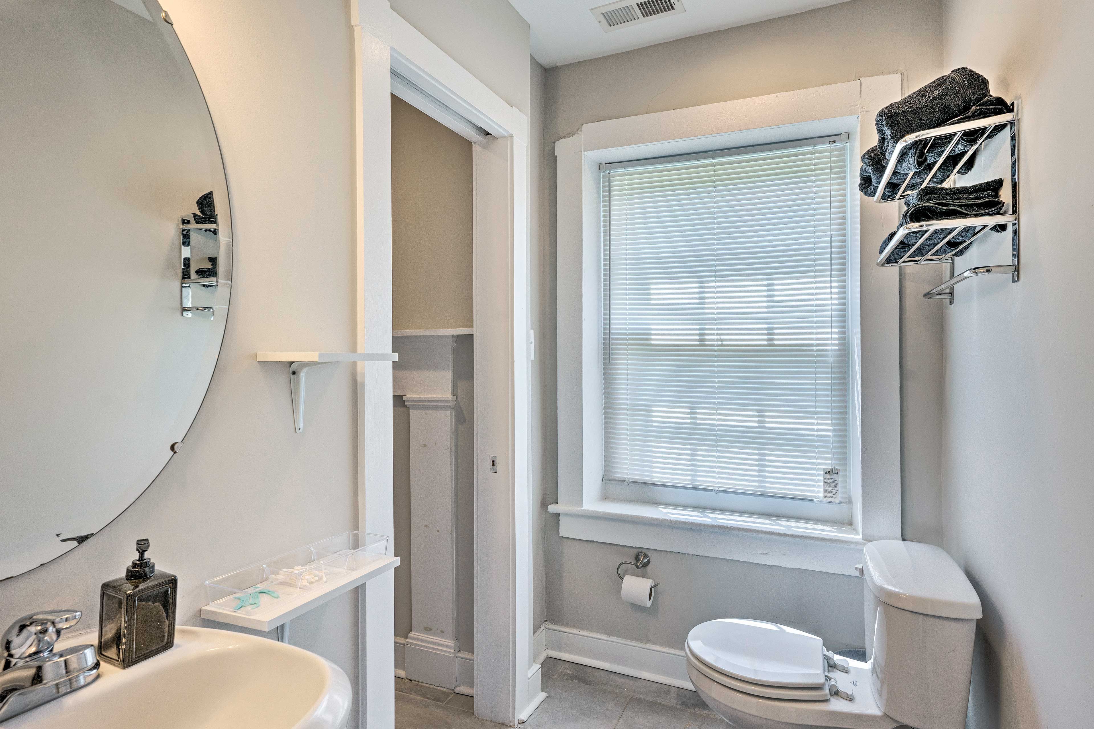 Full Bathroom | 2nd Floor | Requires Stairs for Access | Towels Provided