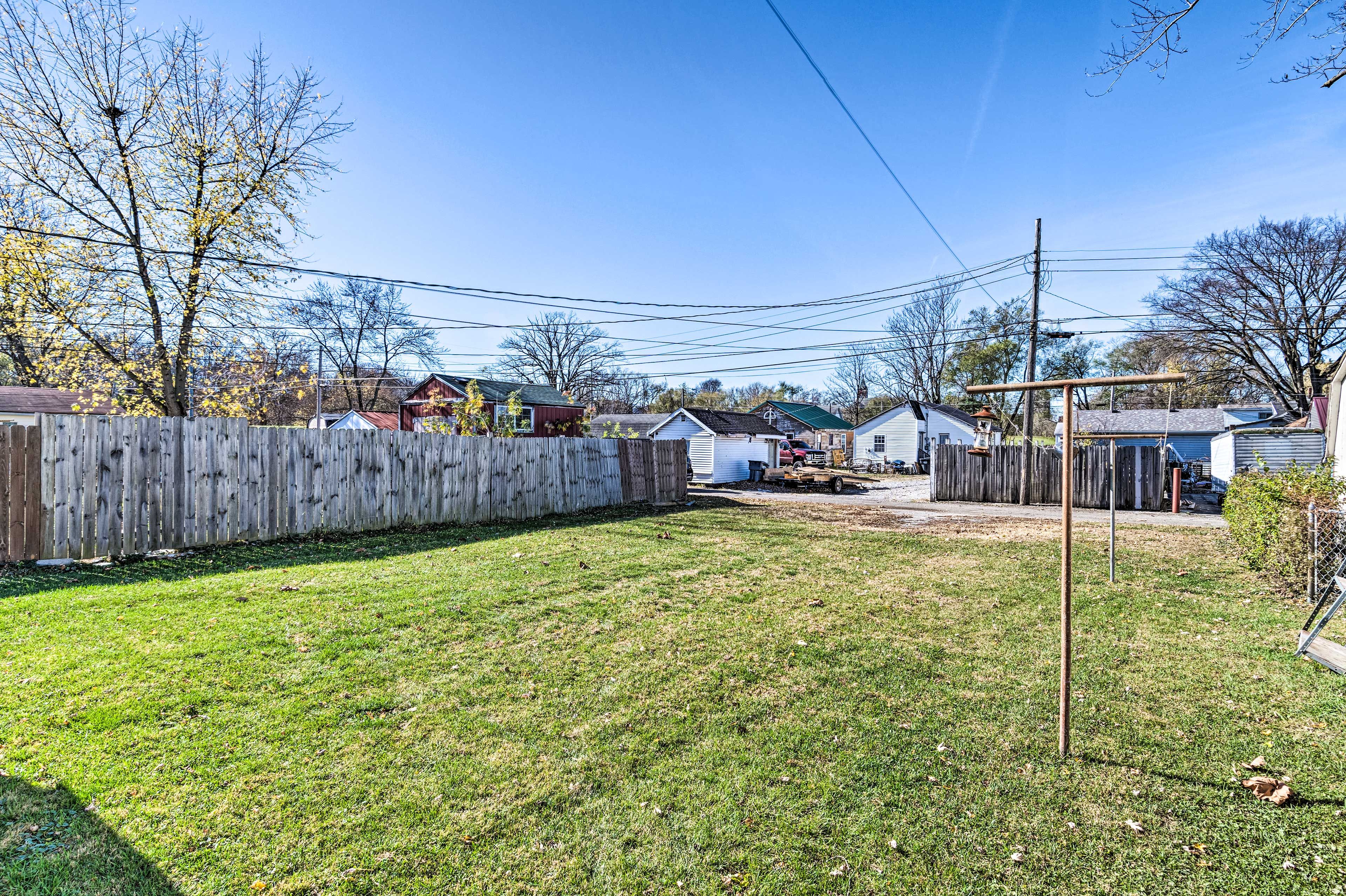 Large Backyard | Clothes Line | Parking Access