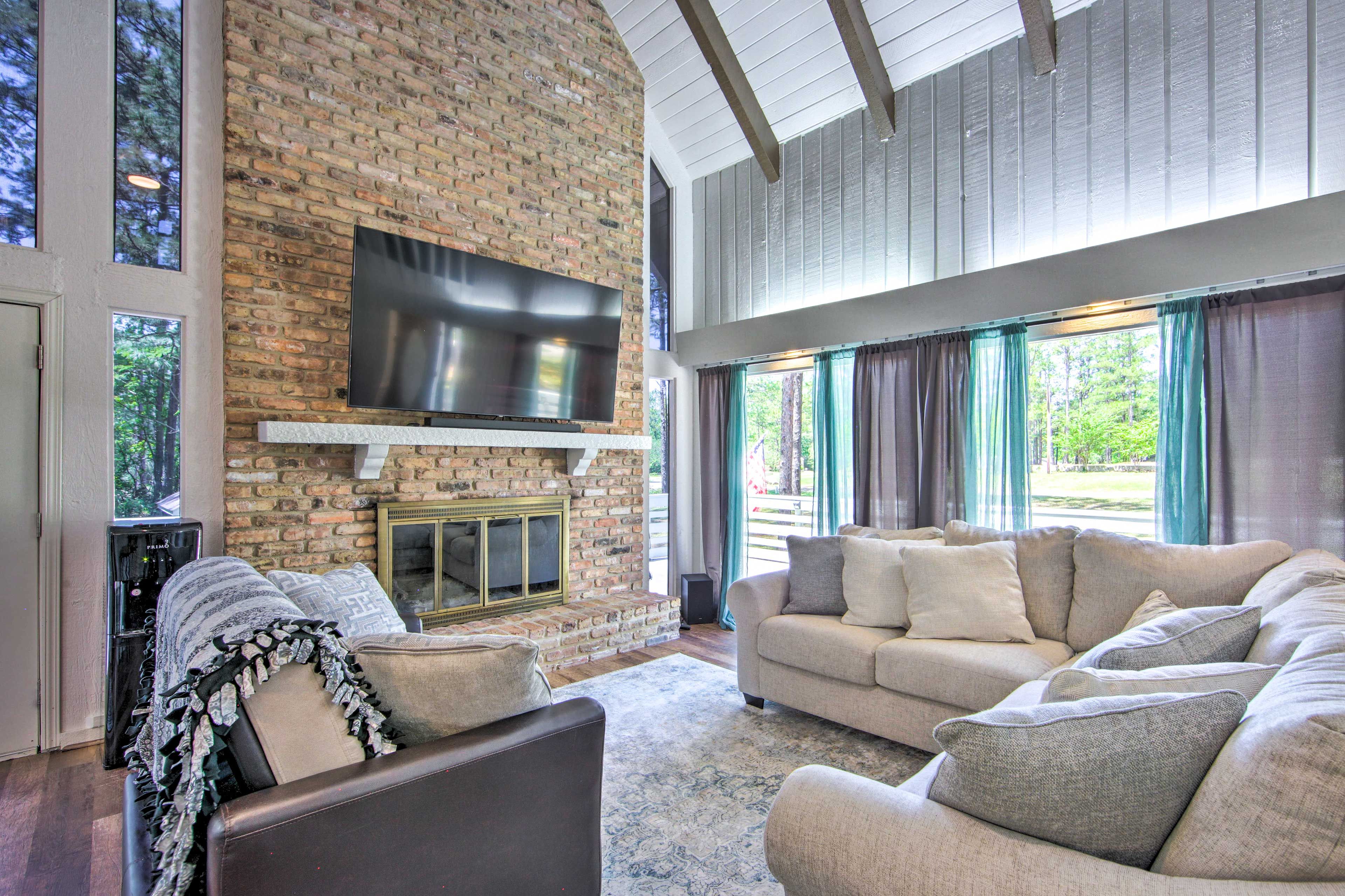 Living Room Living Room | Cable Access