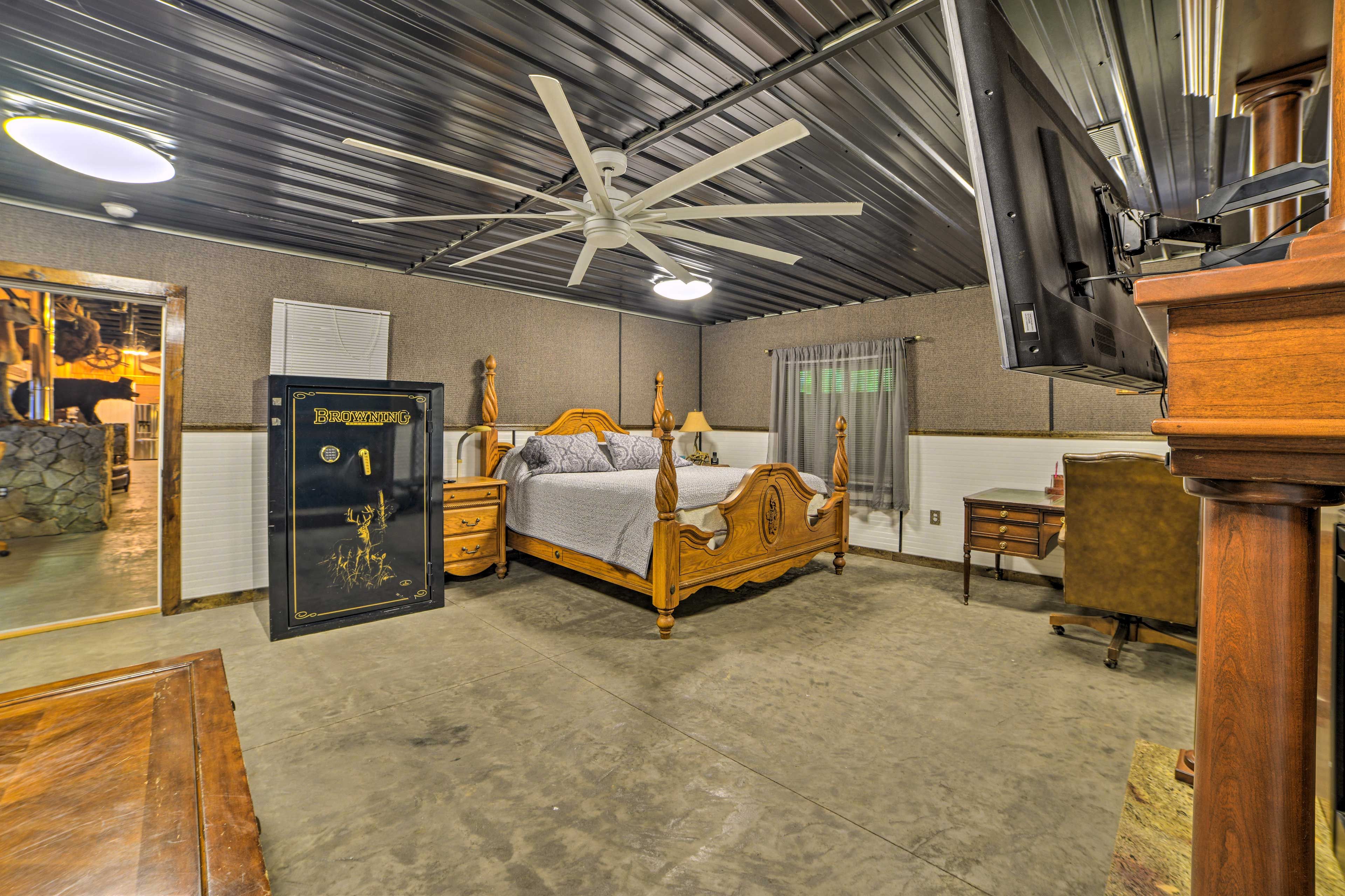 Bedroom 1 | California King Bed | Smart TV