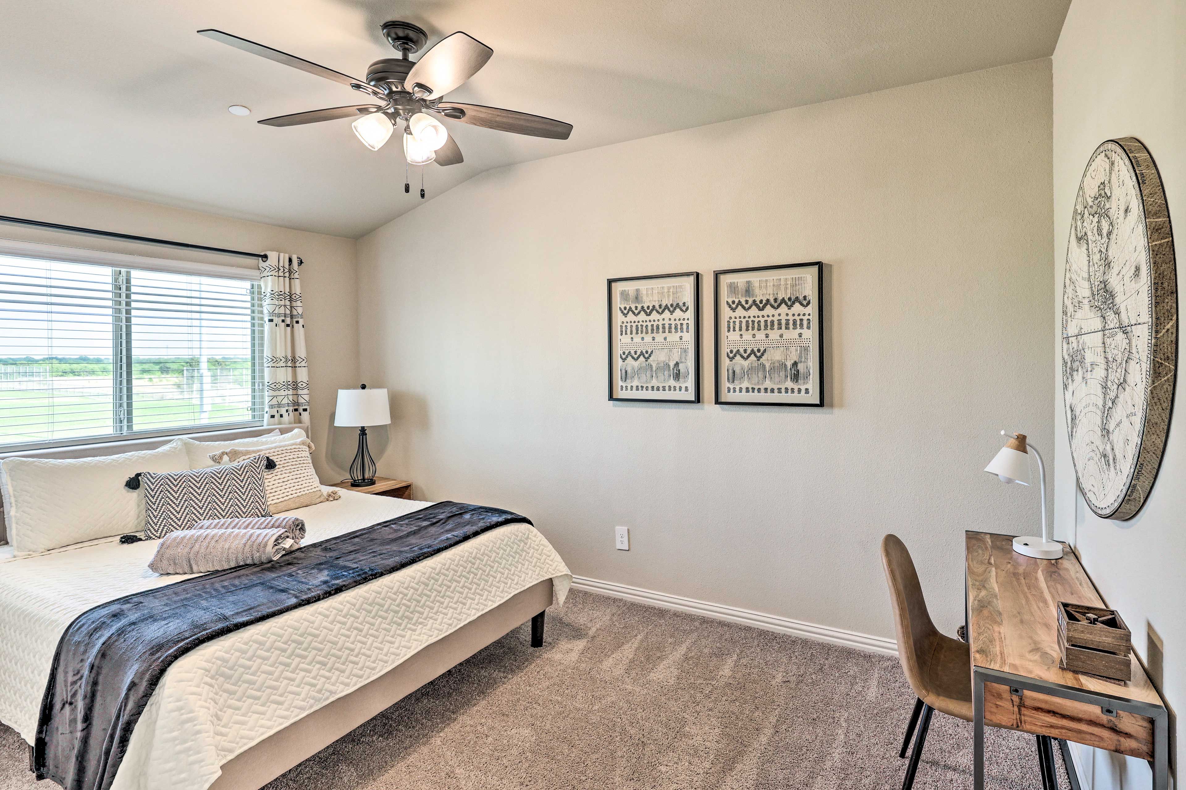 Bedroom 2 | Queen Bed