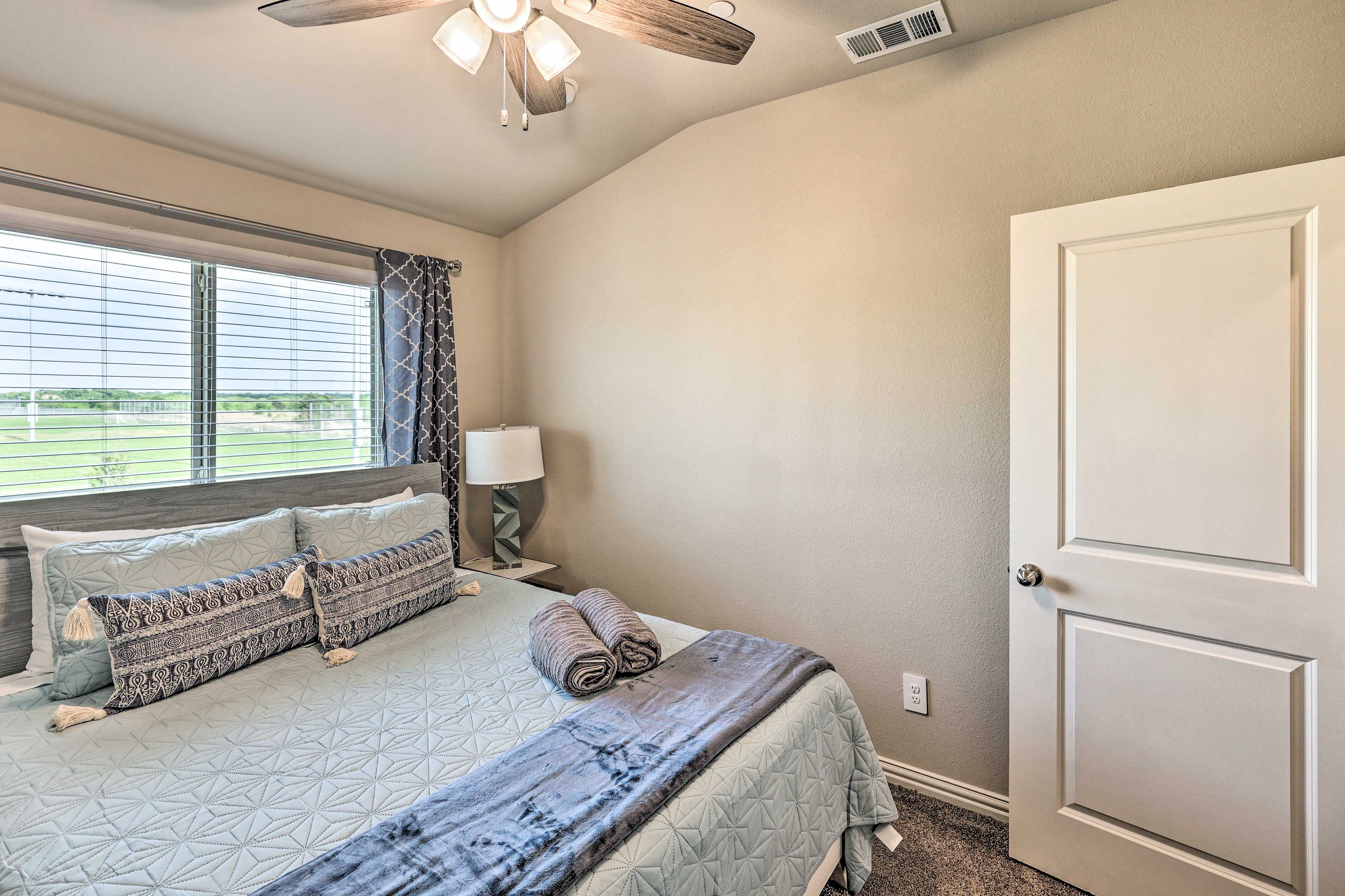 Bedroom 3 | Queen Bed