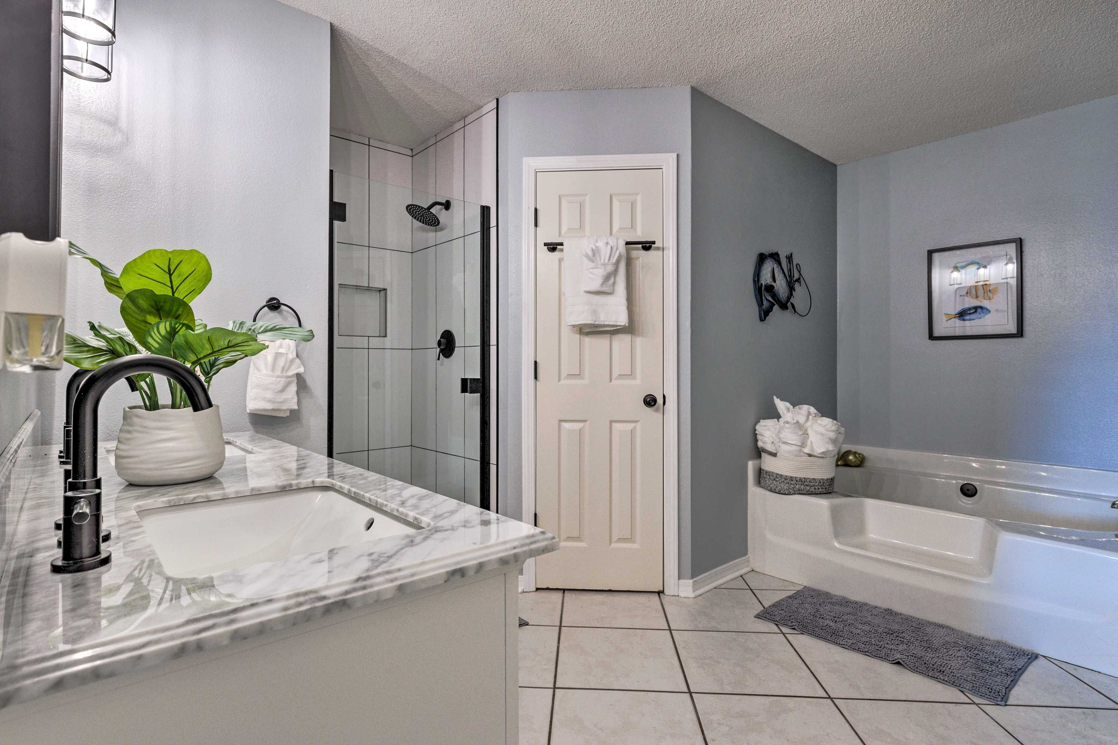 En-Suite Bathroom | Complimentary Toiletries | Hair Dryer | Towels Provided