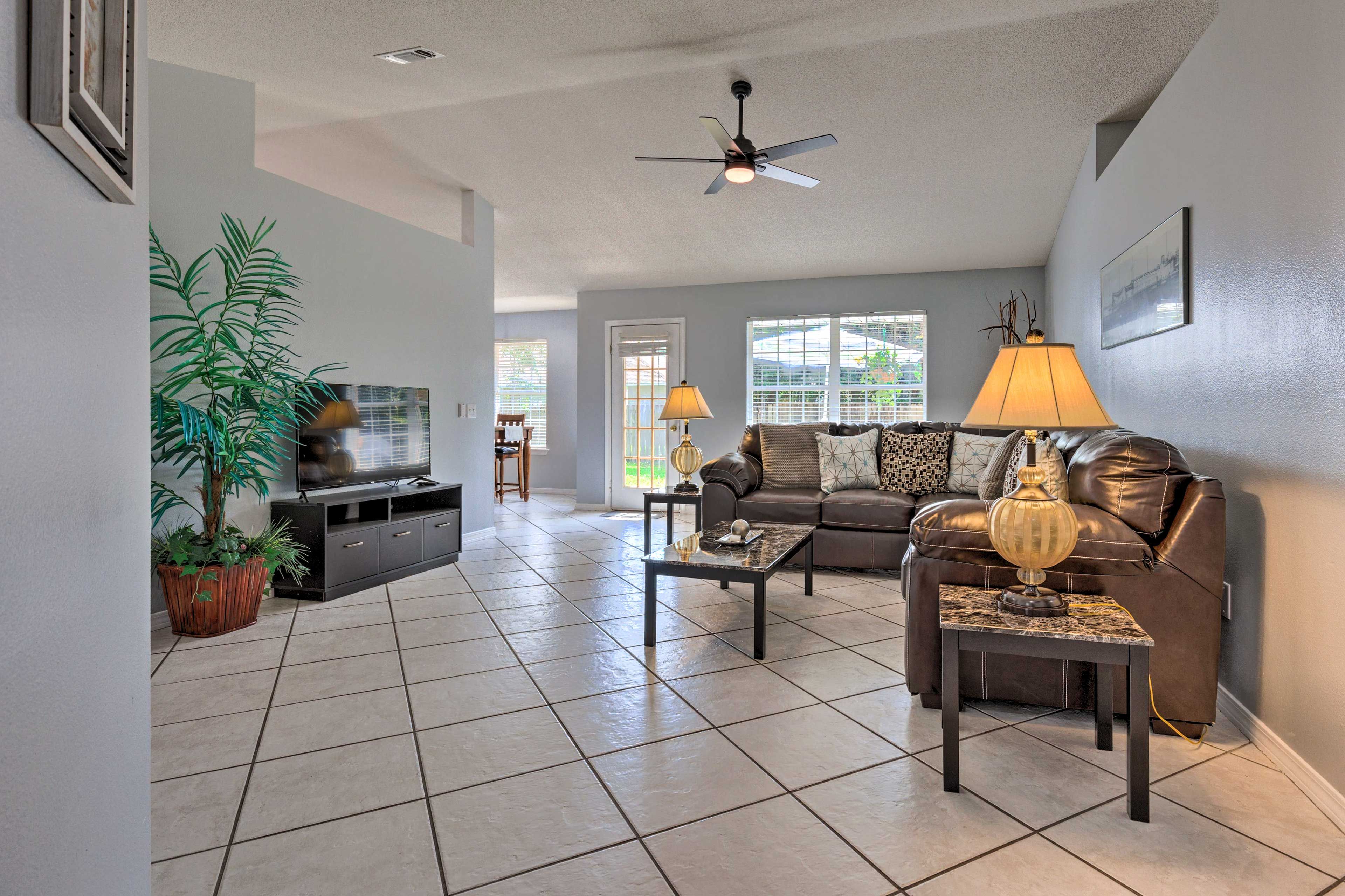 Gulf Breeze Vacation Rental | 4BR | 2BA | 2 Steps to Access | 2,285 Sq Ft