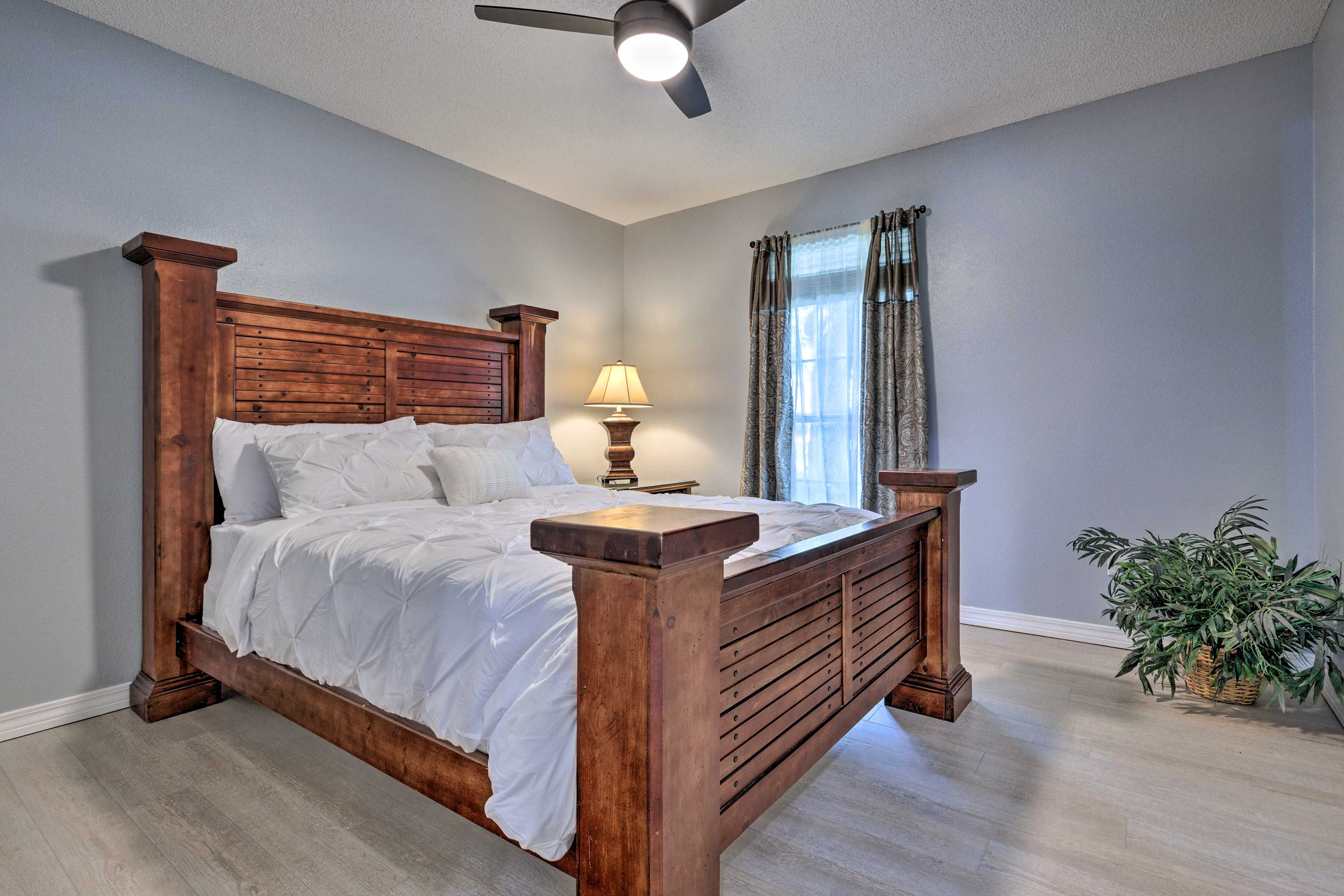 Bedroom 2 | Queen Bed