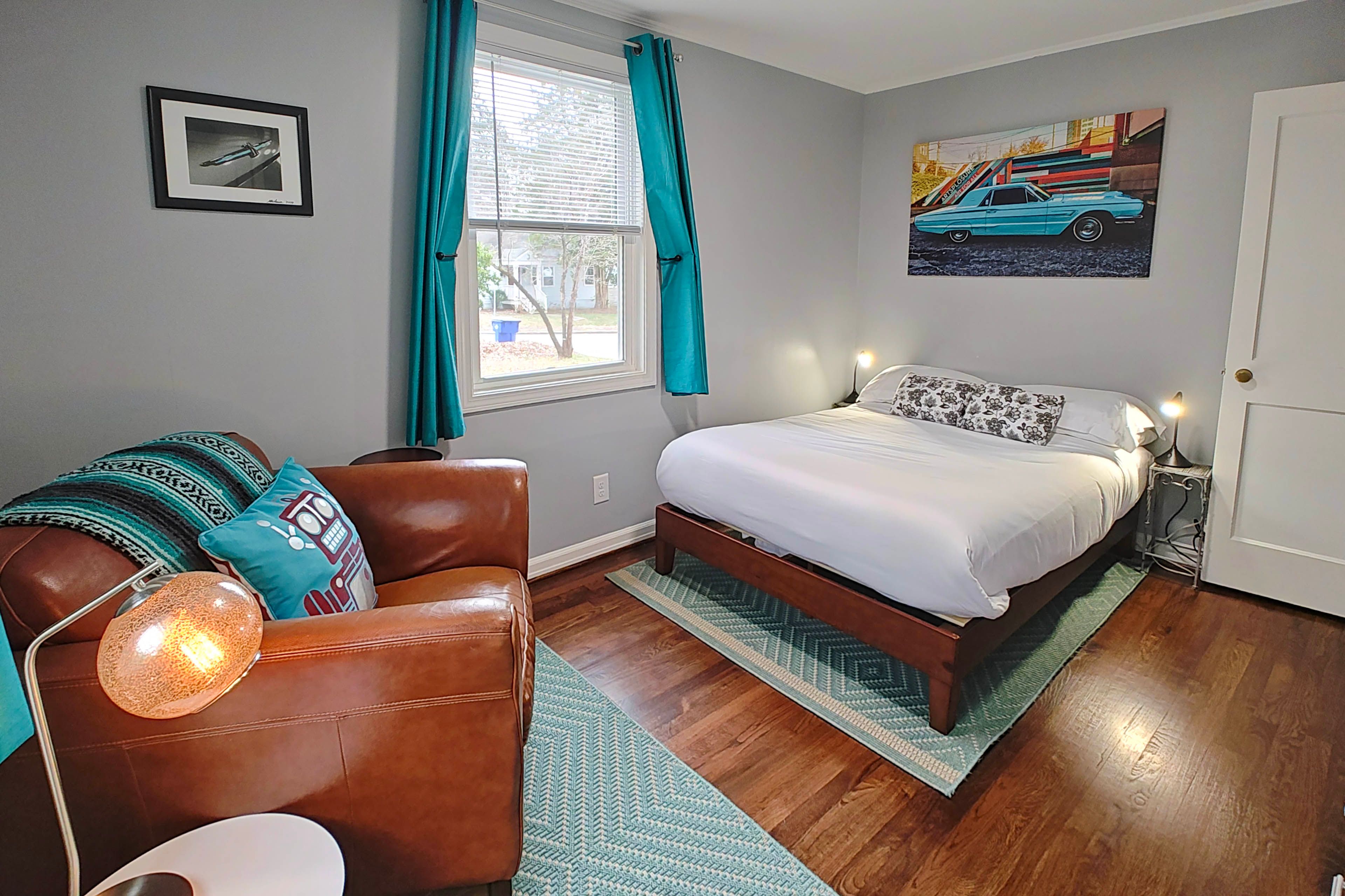 Bedroom 1 | Full Bed | Linens & Towels Provided | 1st Floor